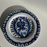 Artesania Alvarez Spanish plate in terracotta with blue plant motif.