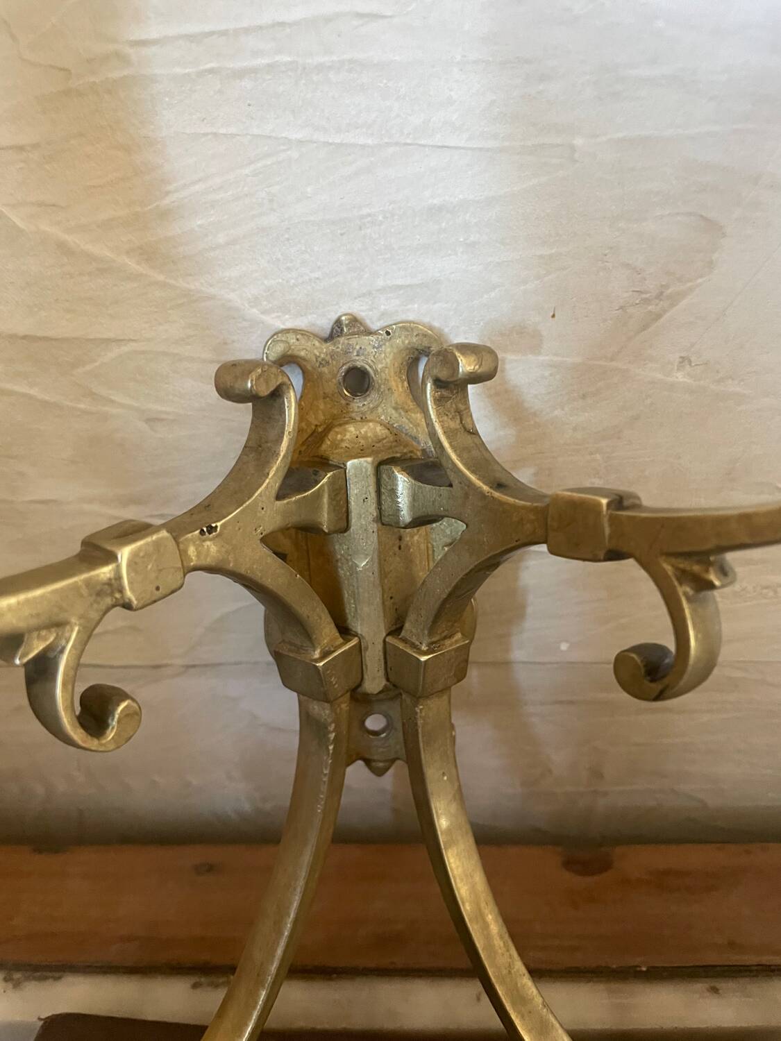 Coat rack, double hook in bronze from the 19th century.