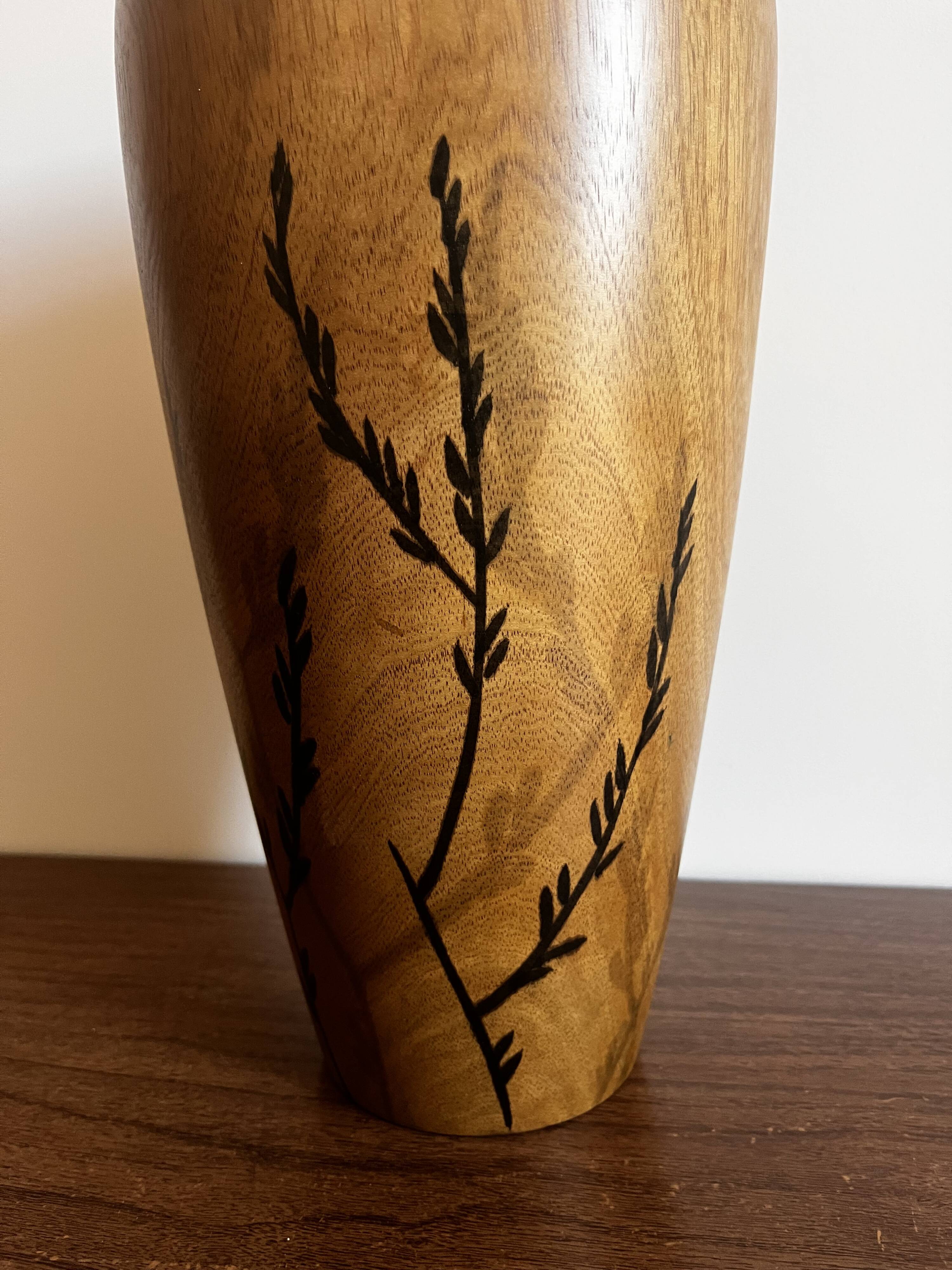 Vase en bois