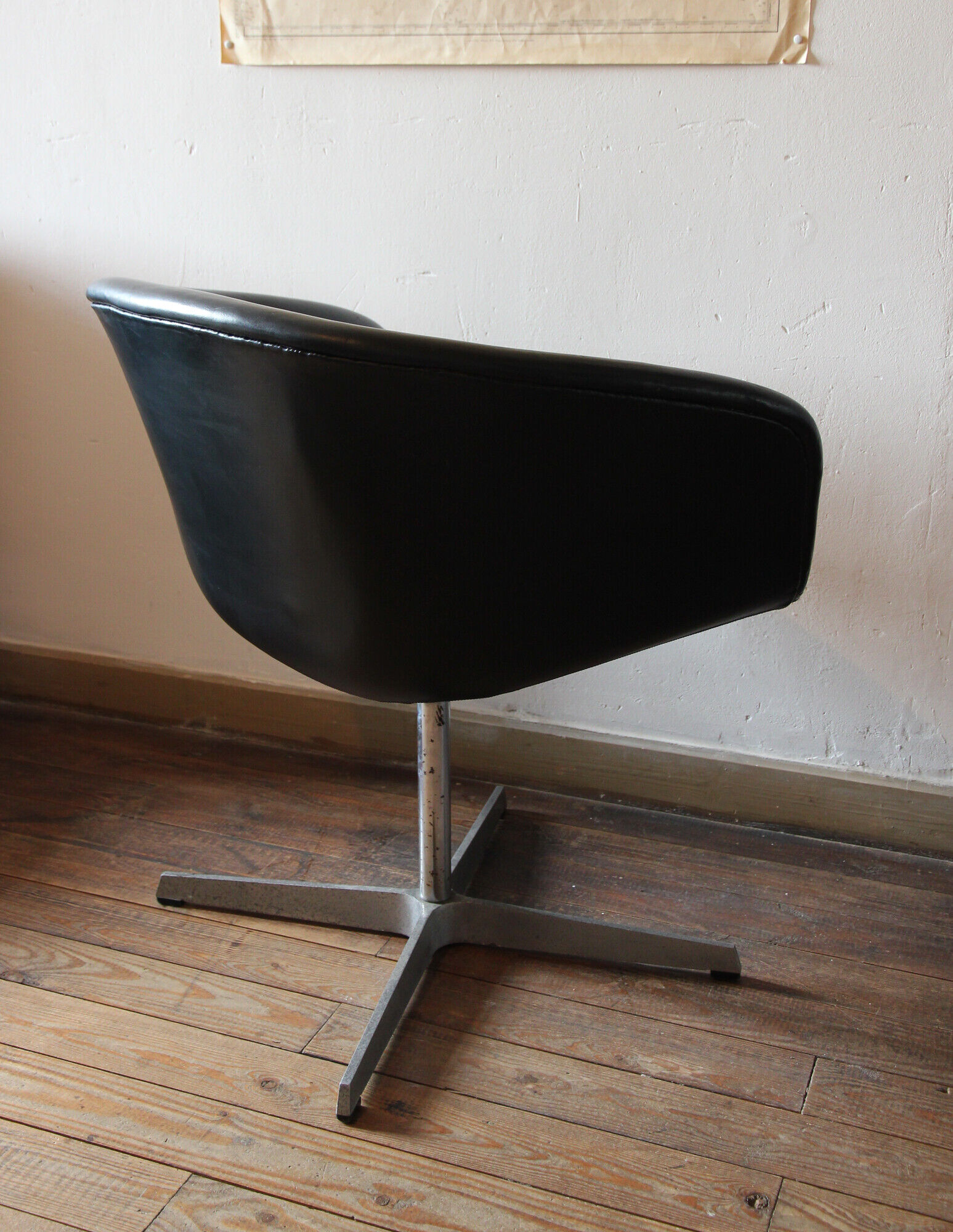 Pair of Pierre Paulin leather armchairs for Artifort 60s