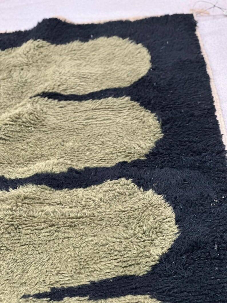 Handmade Moroccan rug 270cm x 150cm