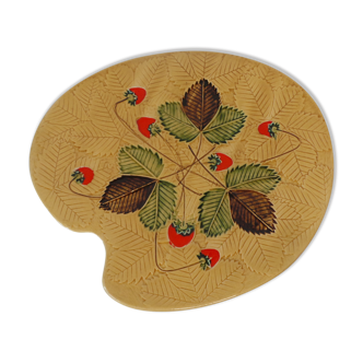 Dish center table strawberry decoration poet laval drome france painter's palette form