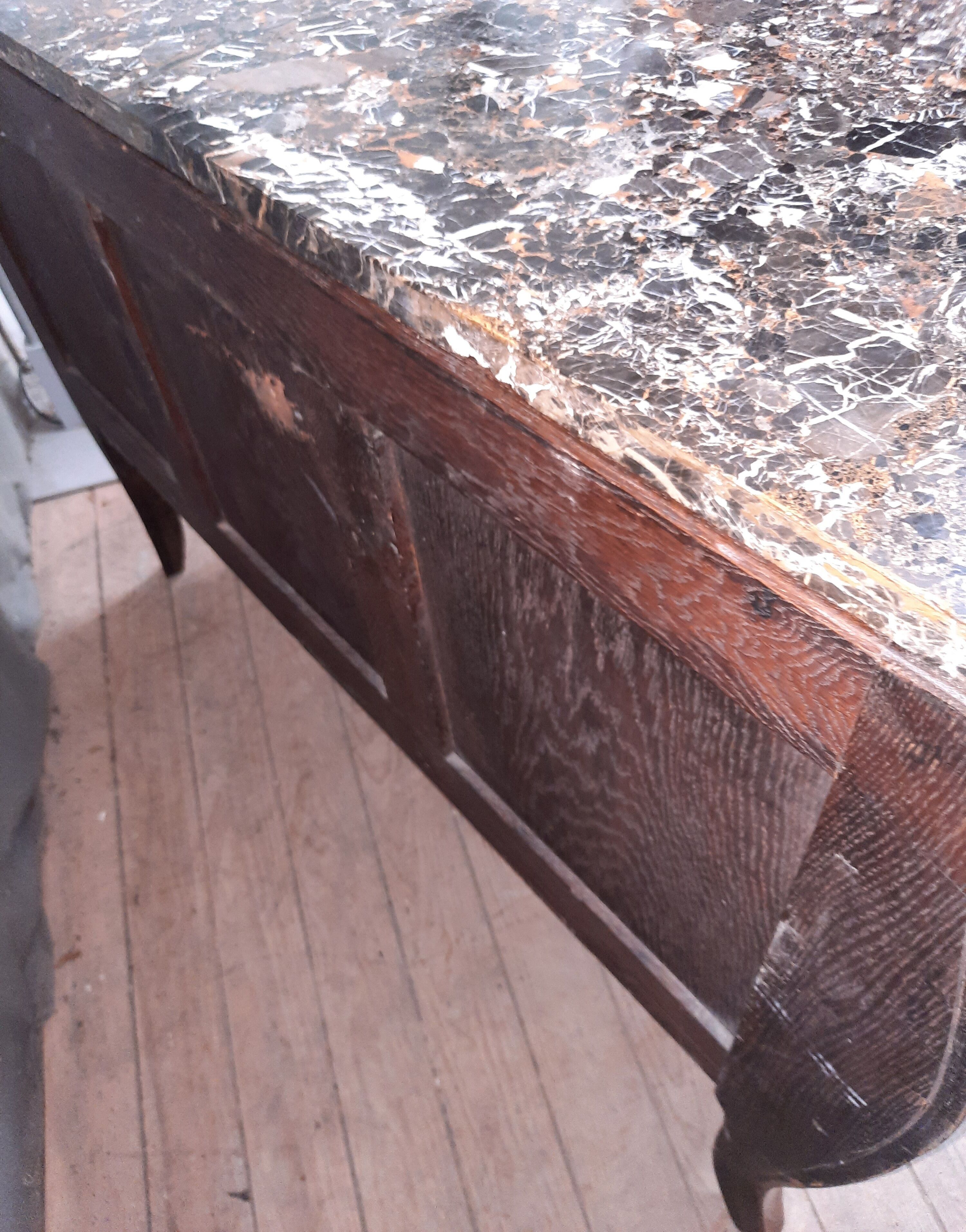 Commode en marquetterie style Louis XVI