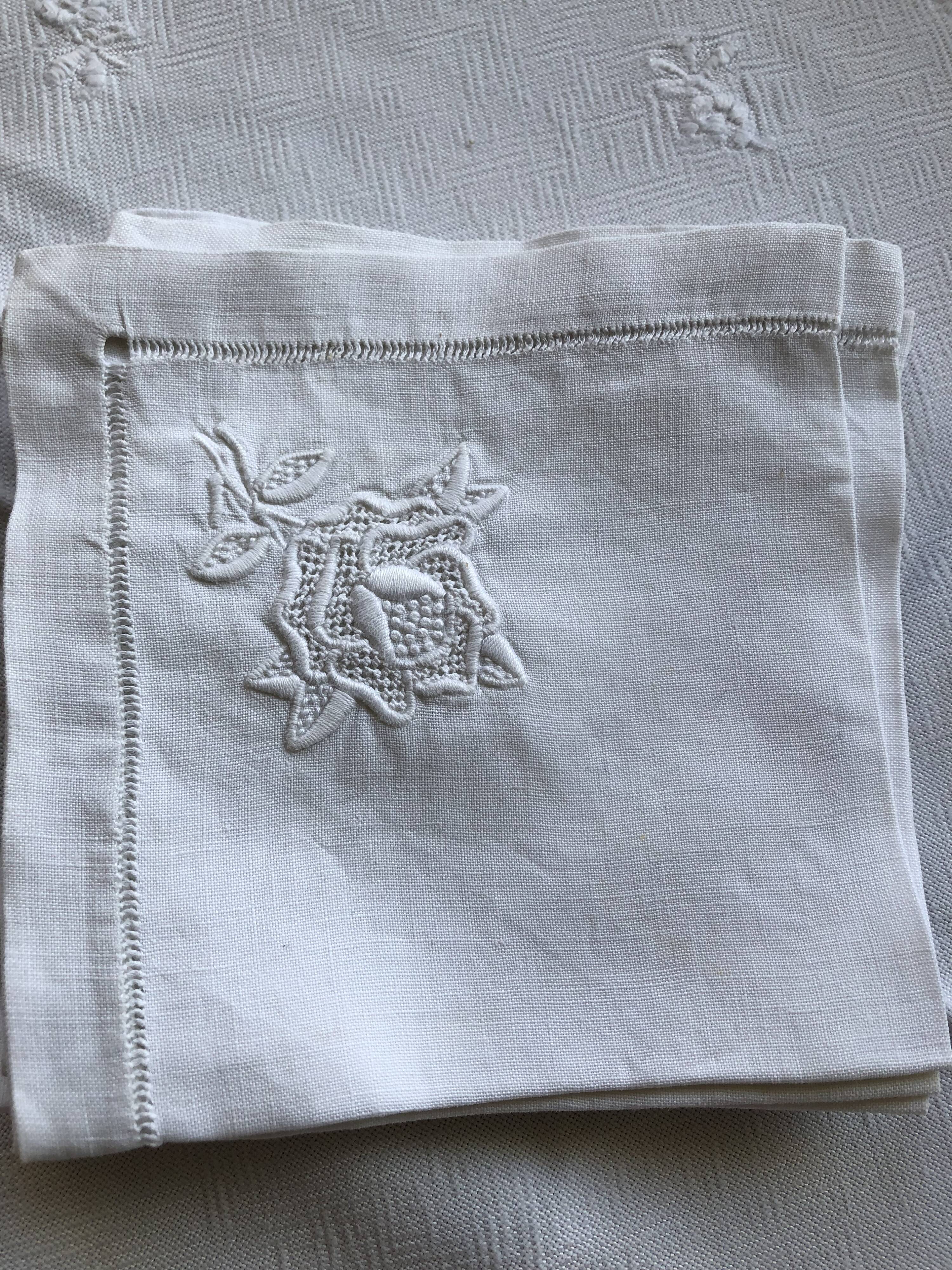 Lot de six serviettes à thé en lin brodées