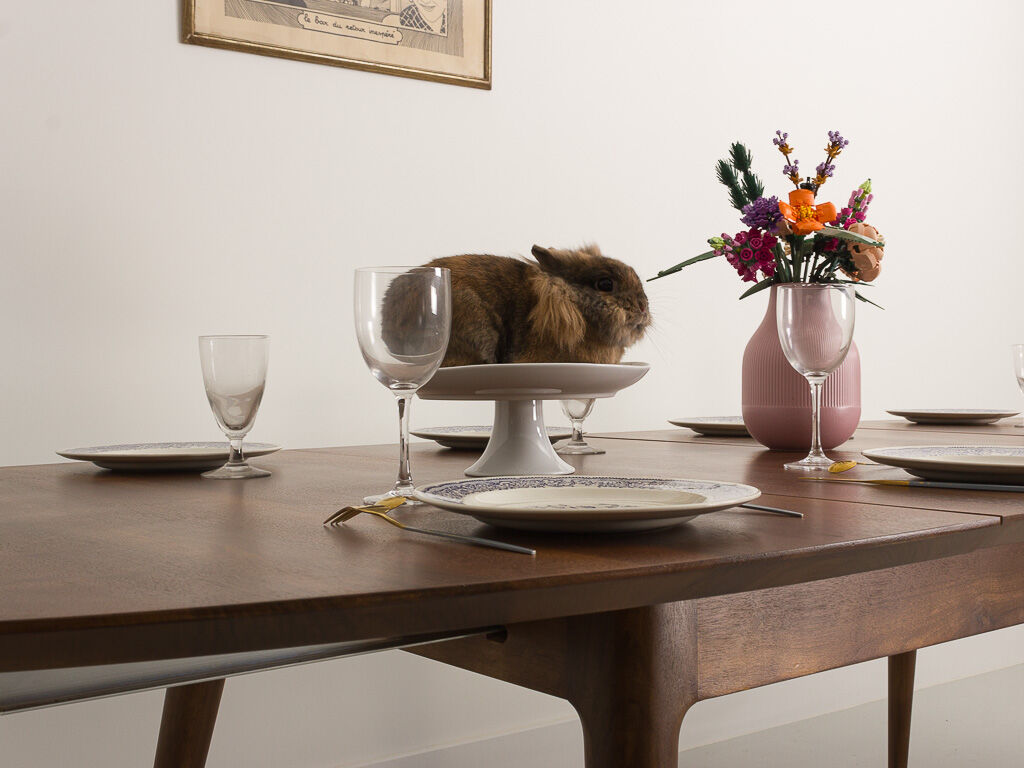 Custom-made solid walnut dining table with 4 extensions, for 6 to 16 people