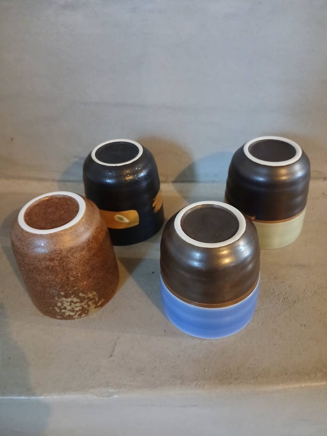 4 stoneware coffee cups