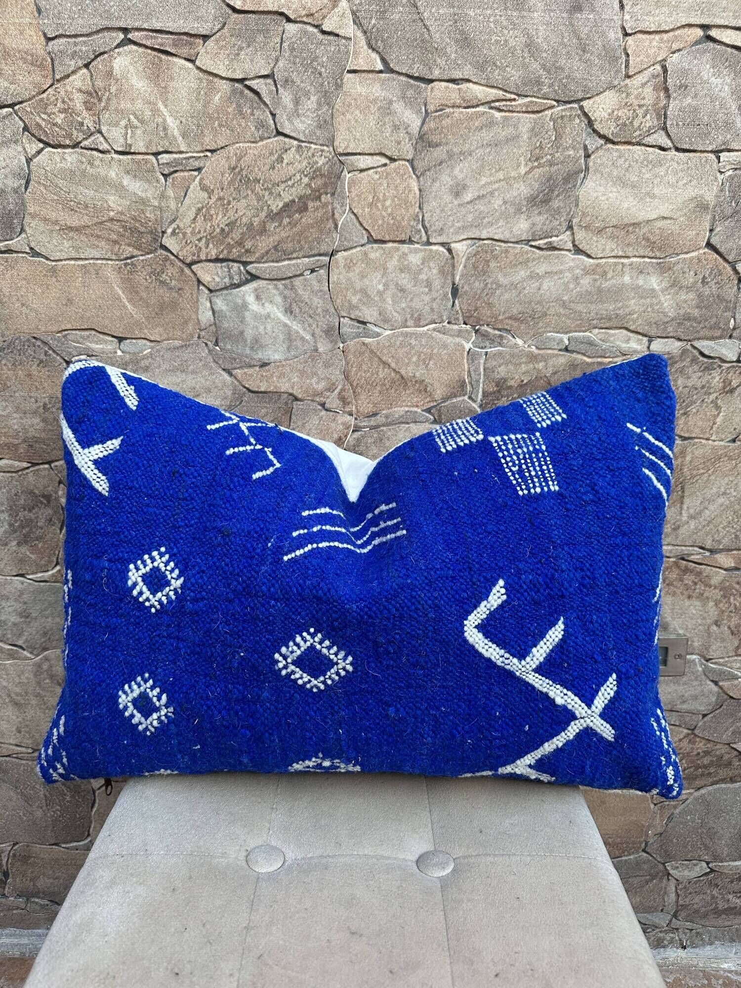 Handmade cushion cover in Berber wool: Moroccan Kilim cushion