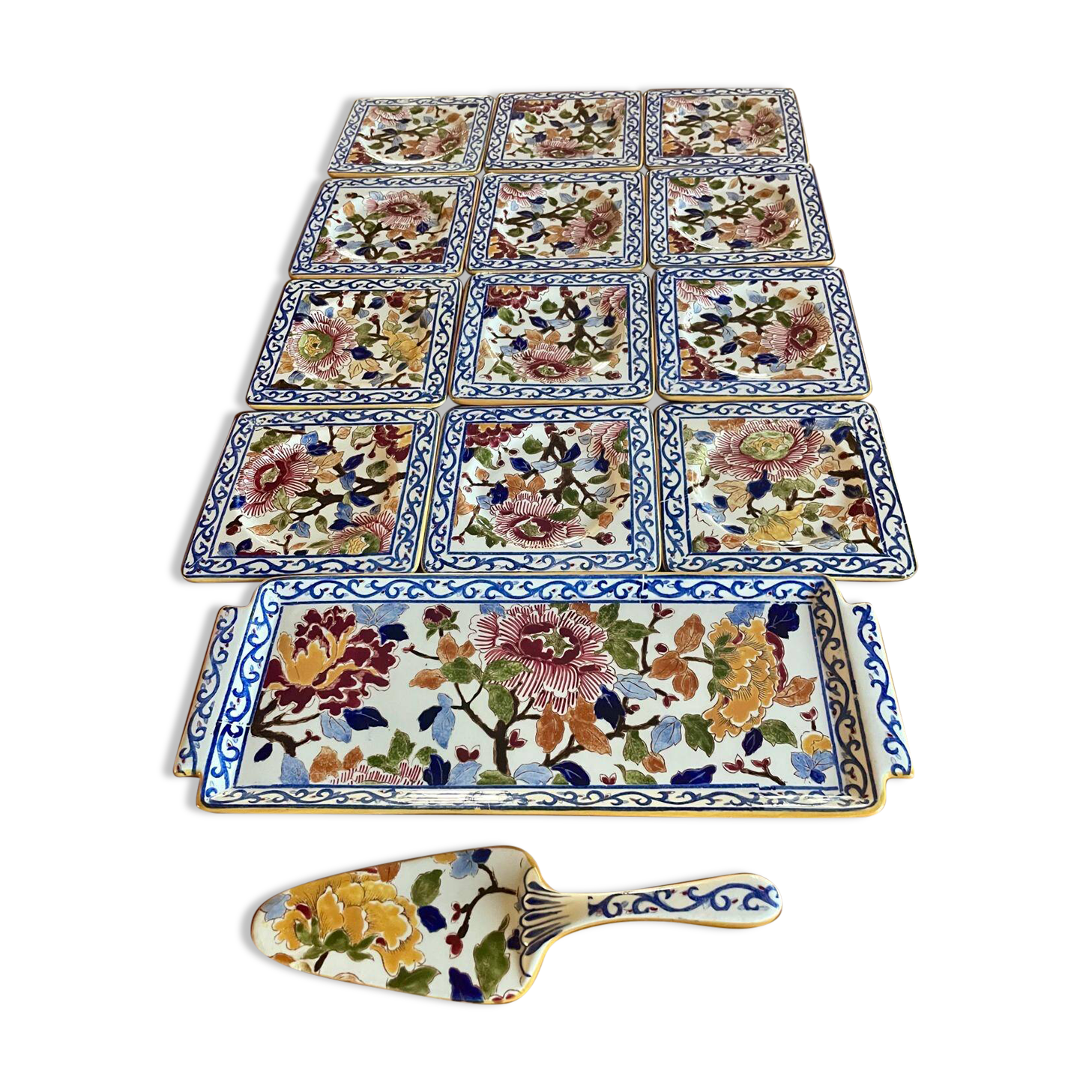 Cake service Gien: peony model; 1 platter, 12 plates and a server.