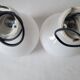 Duo d'appliques en opaline et porcelaine