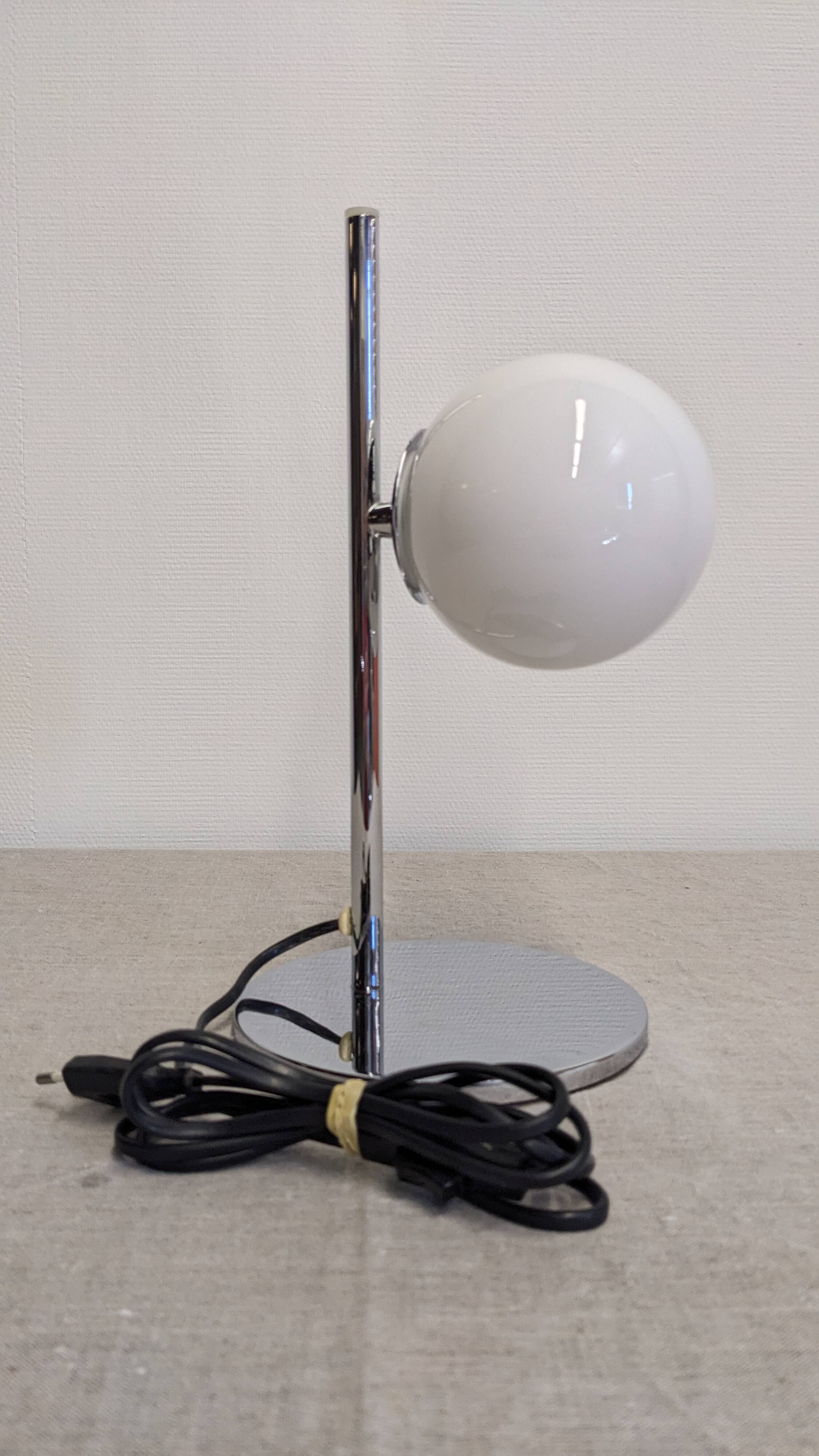 Space age lamp in white opaline from the 60s/70s