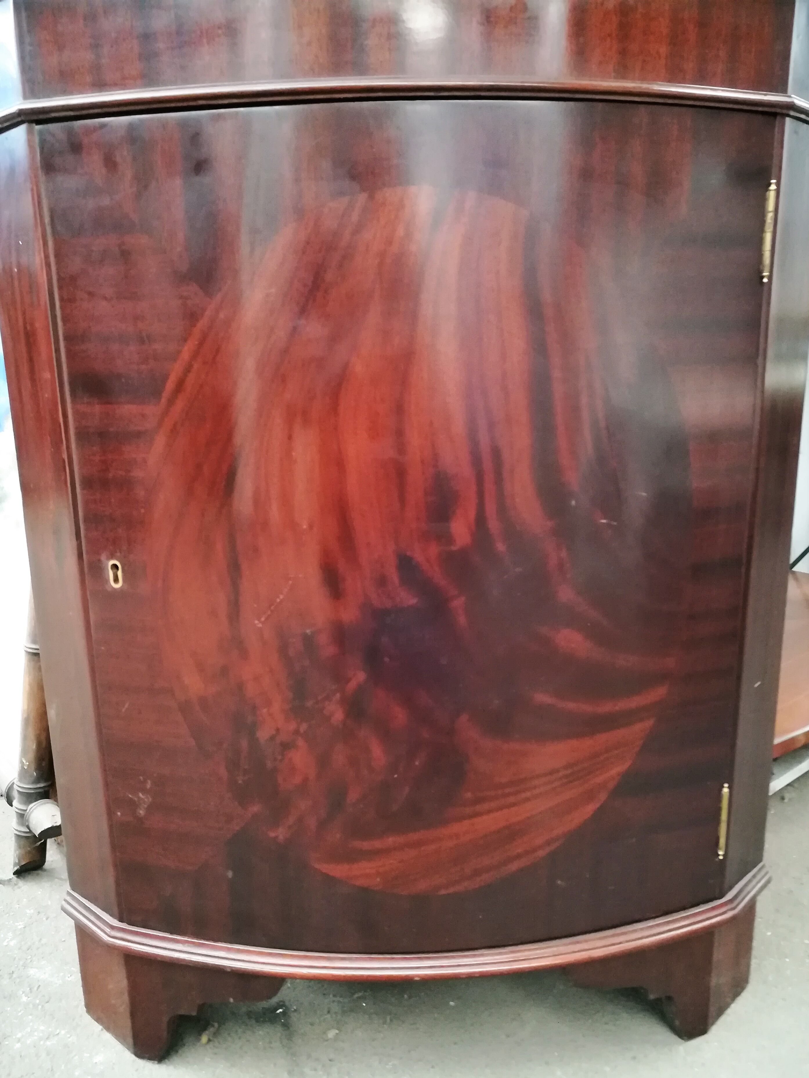 English corner screen in mahogany