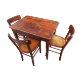 Bistro table and its three chairs
