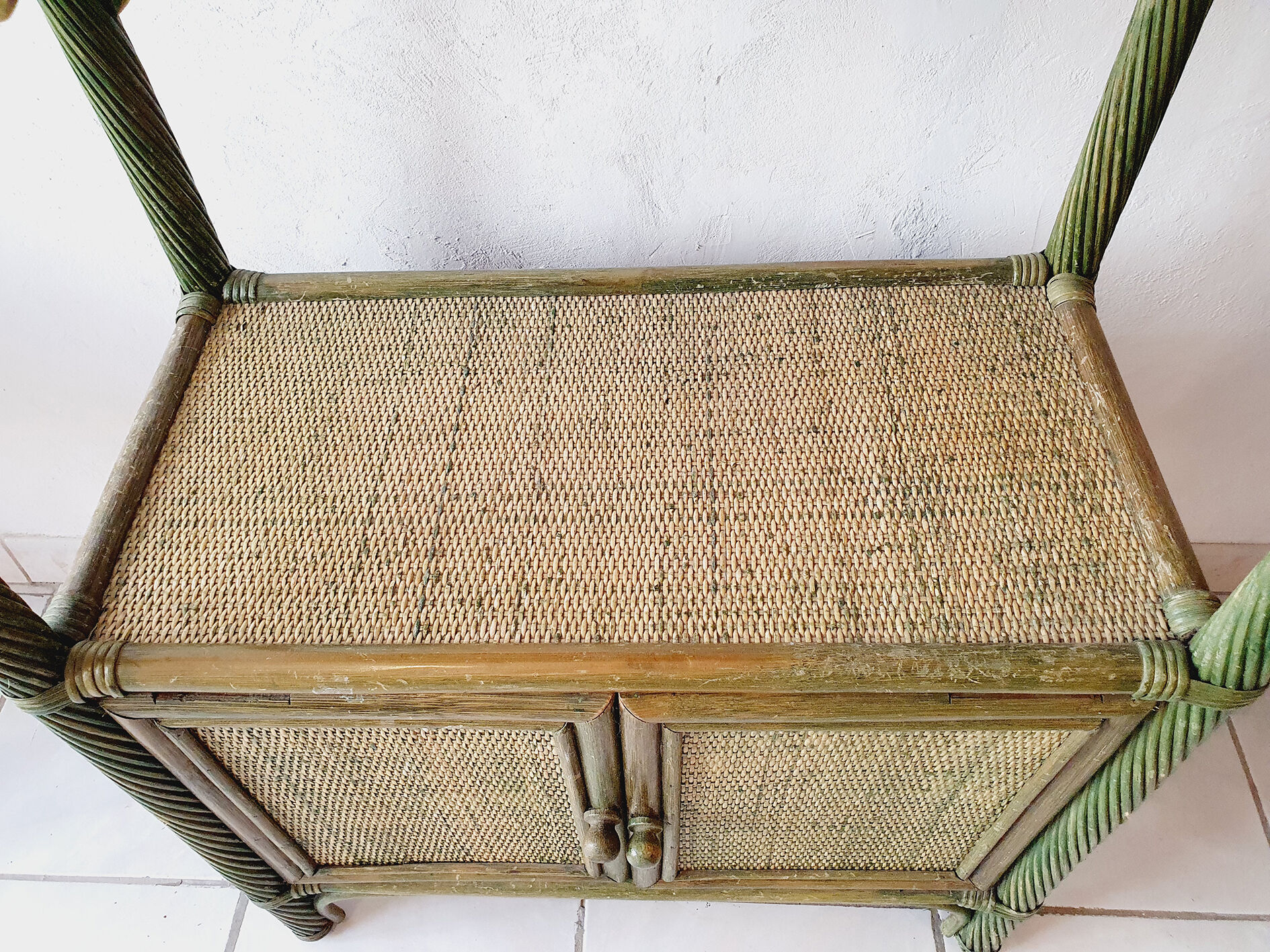 Bamboo shelf & green rattan