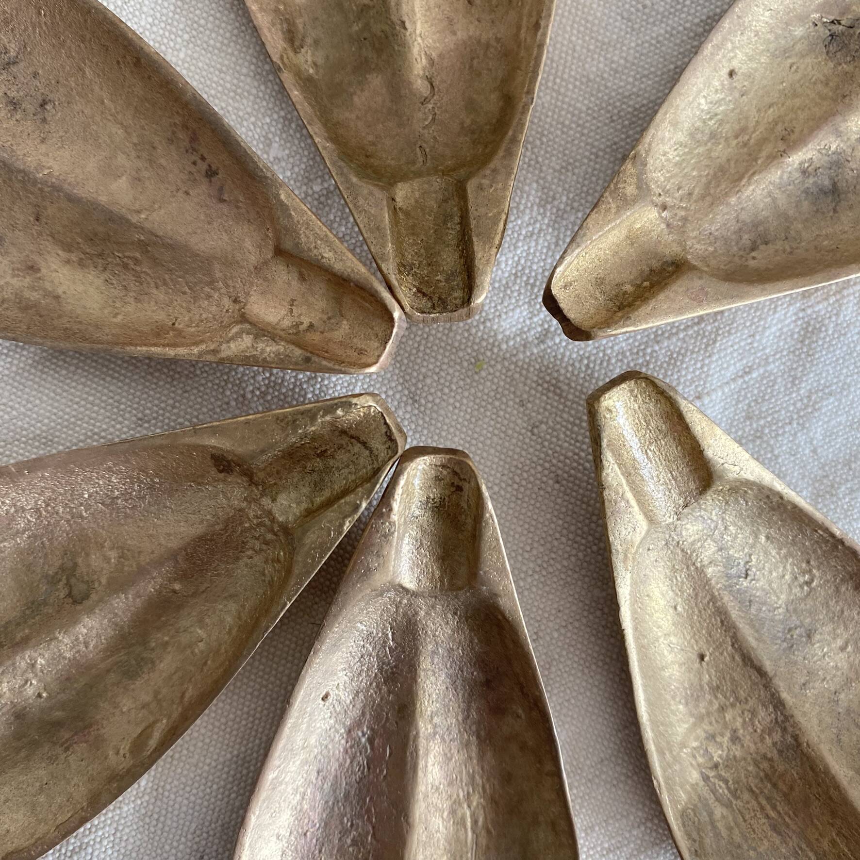 Brass flower, ashtray petals from the 60s-70s.