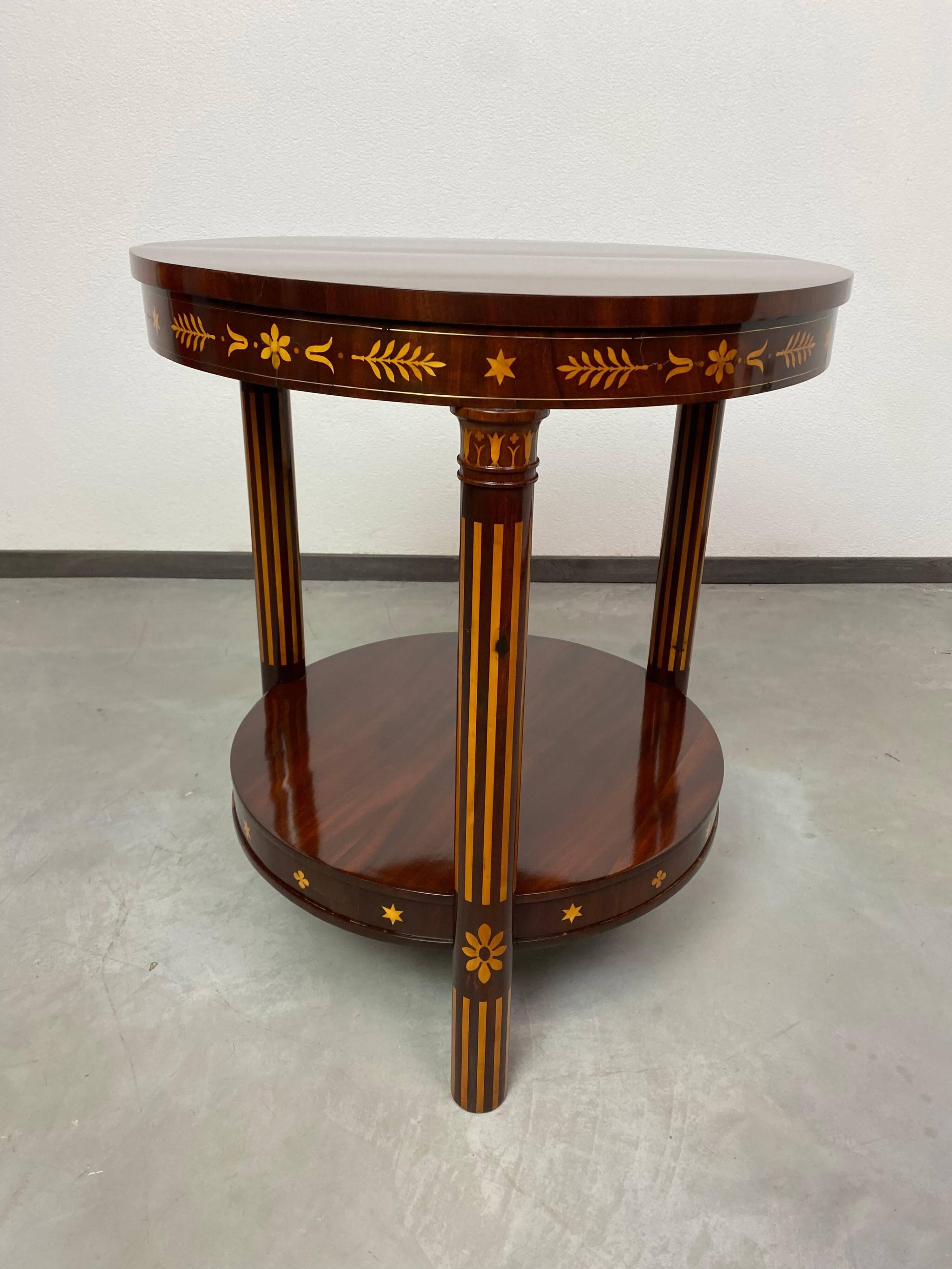 Table d'appoint Empire incrustée vers 1800