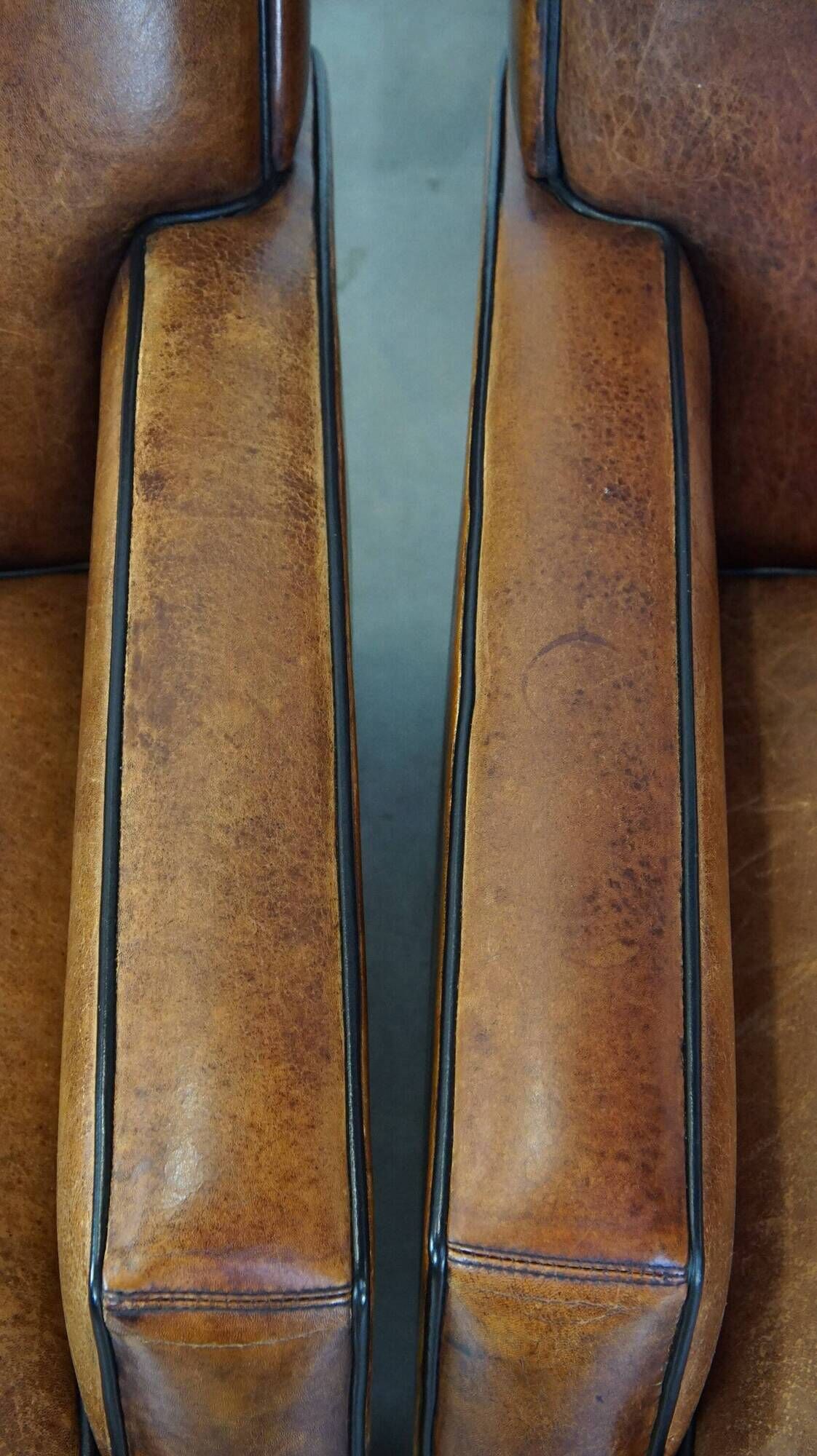 Set of 2 characterful, comfortable armchairs made of sheepskin leather with a sleek Art Deco design