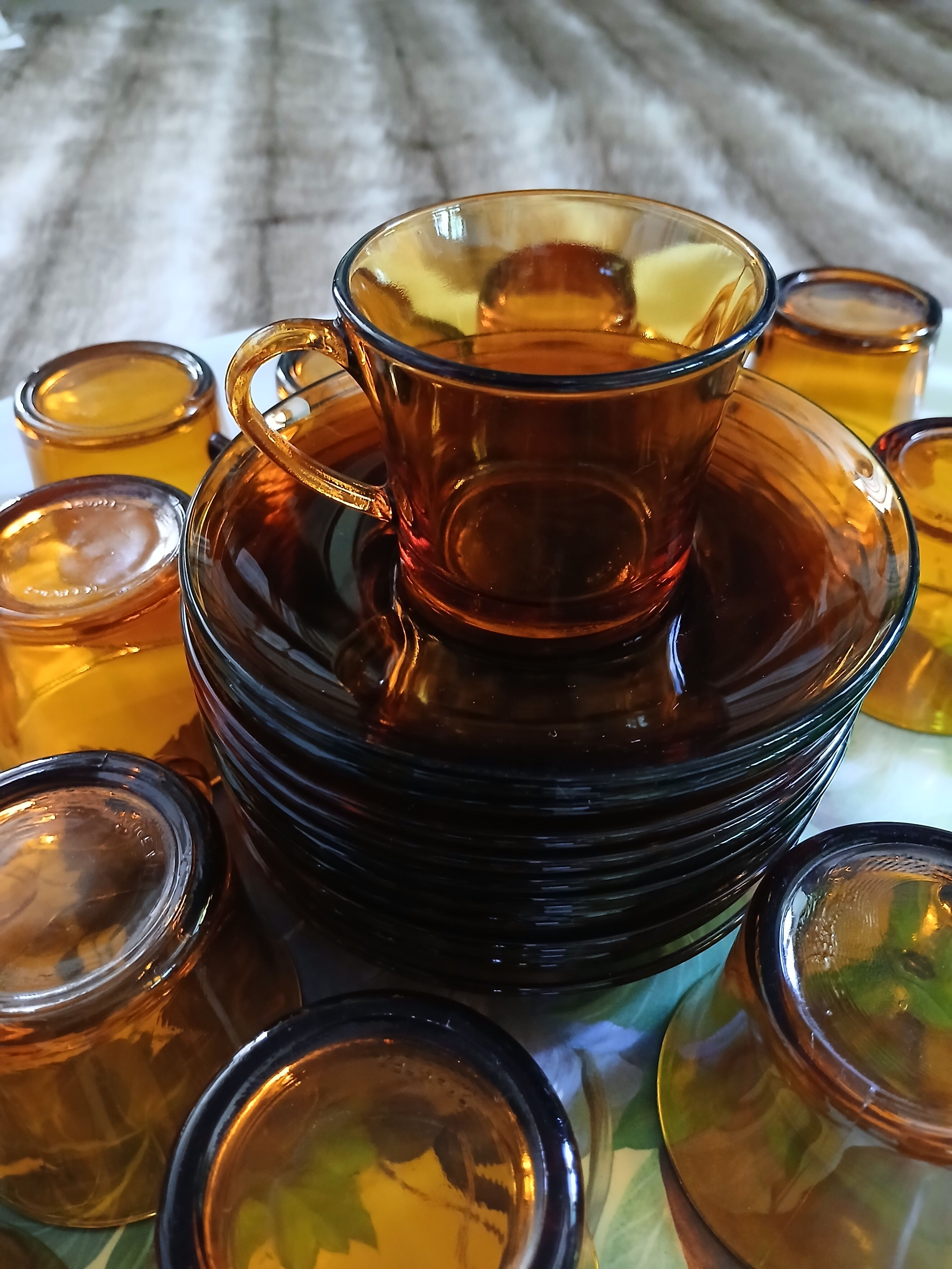Set of 15 vintage amber Duralex coffee cups.