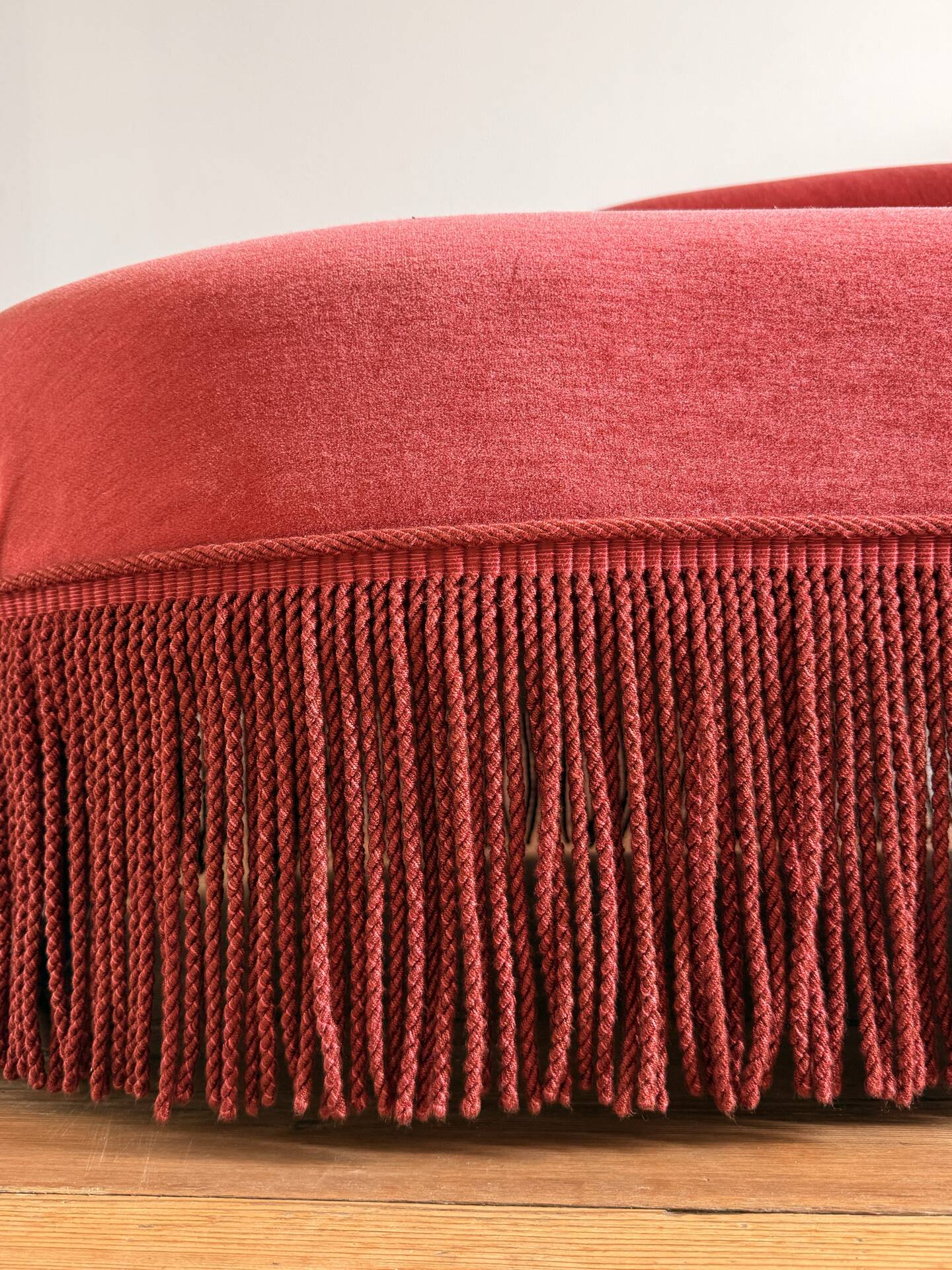 Napoleon III meridian in coral velvet with bouillon fringes – condition c