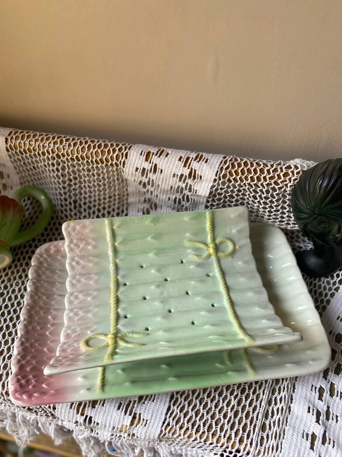 Asparagus dish and sauce boat in slip