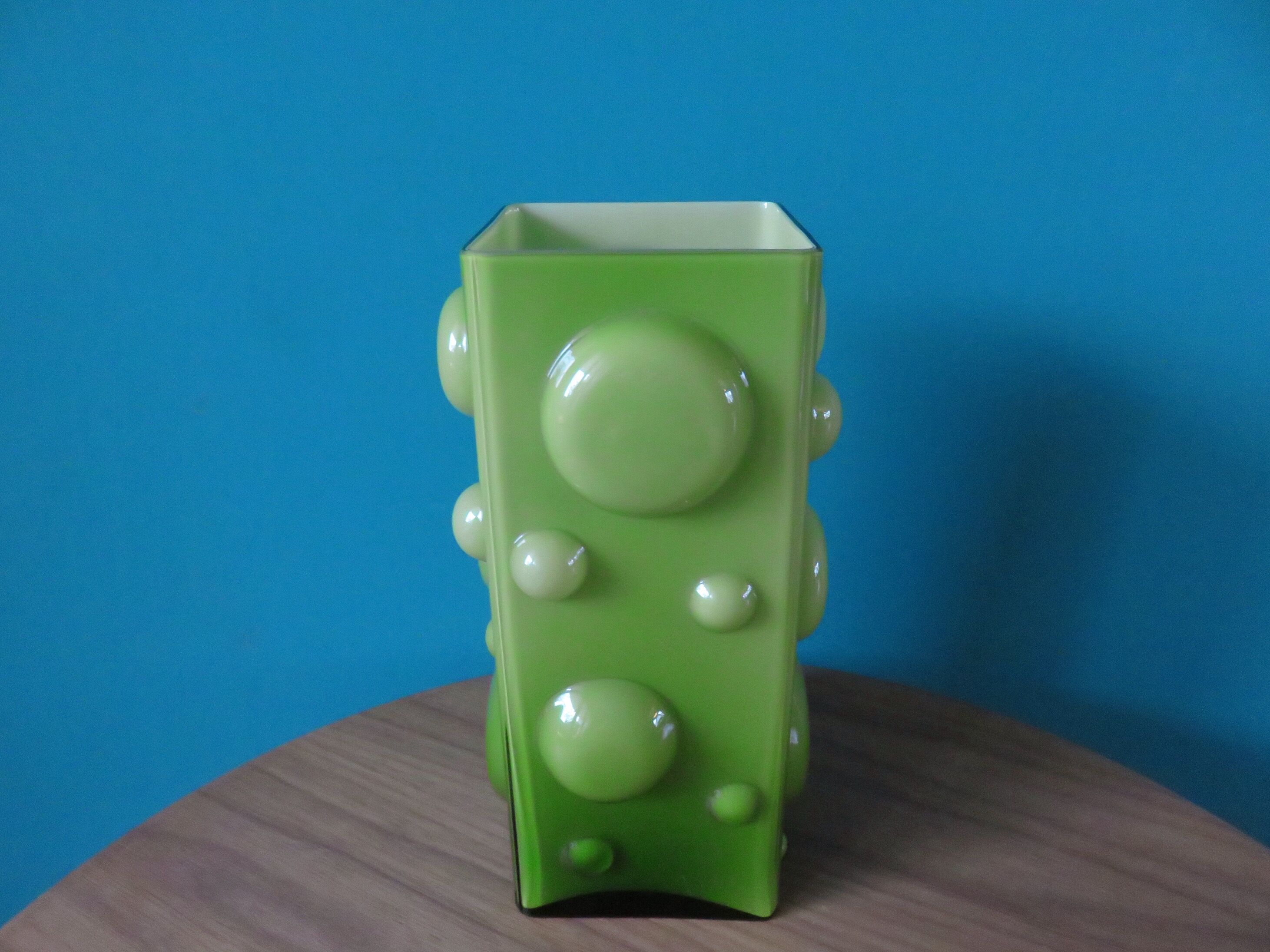 Square vase with half-bubbles in apple green double-layered glass - Denmark 1975