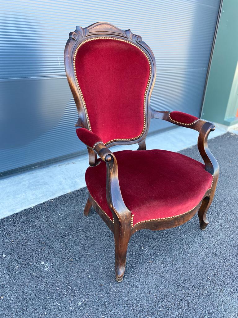 Fauteuil voltaire en velours rouge