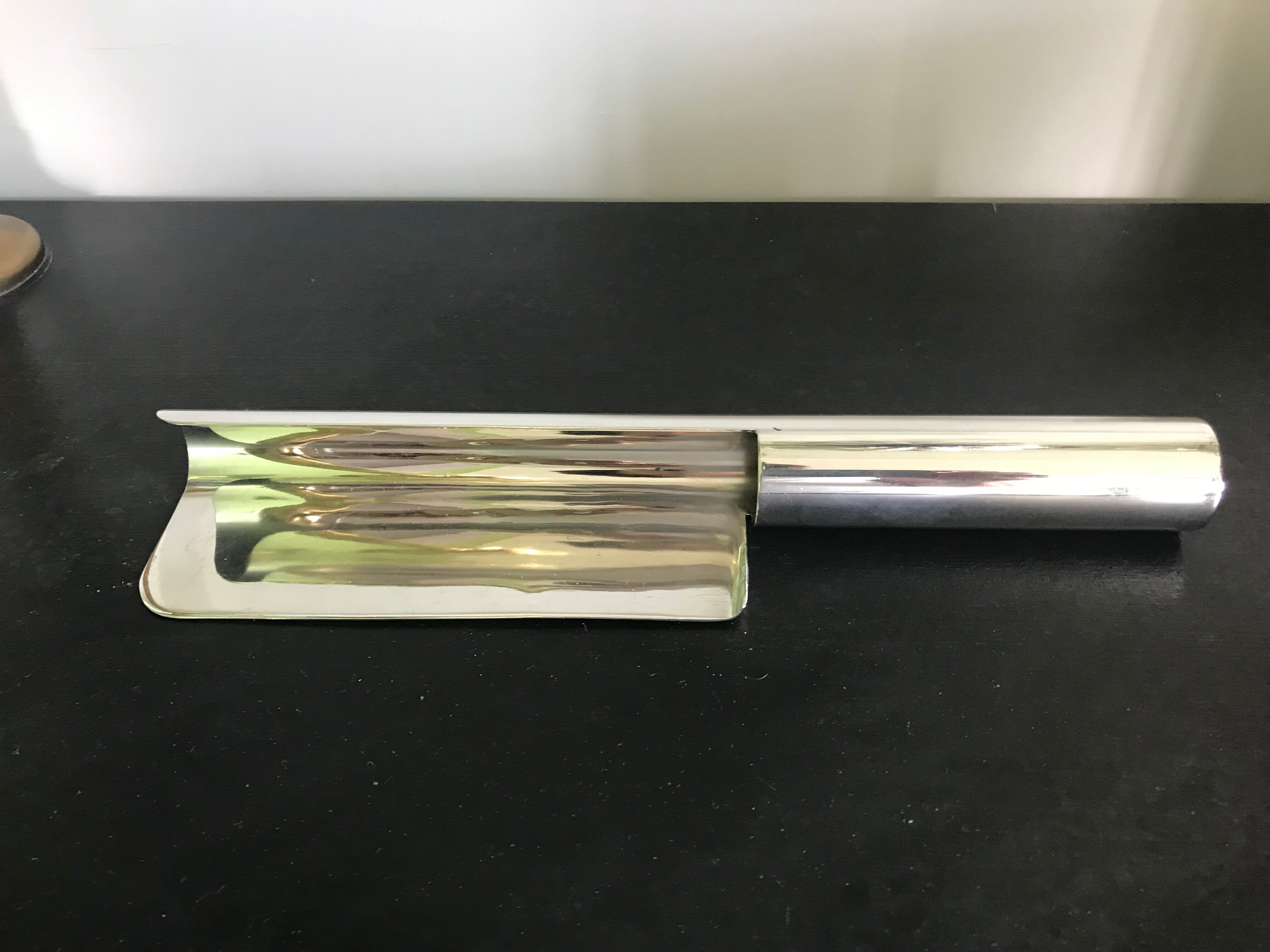 Picks up crumbs silver metal