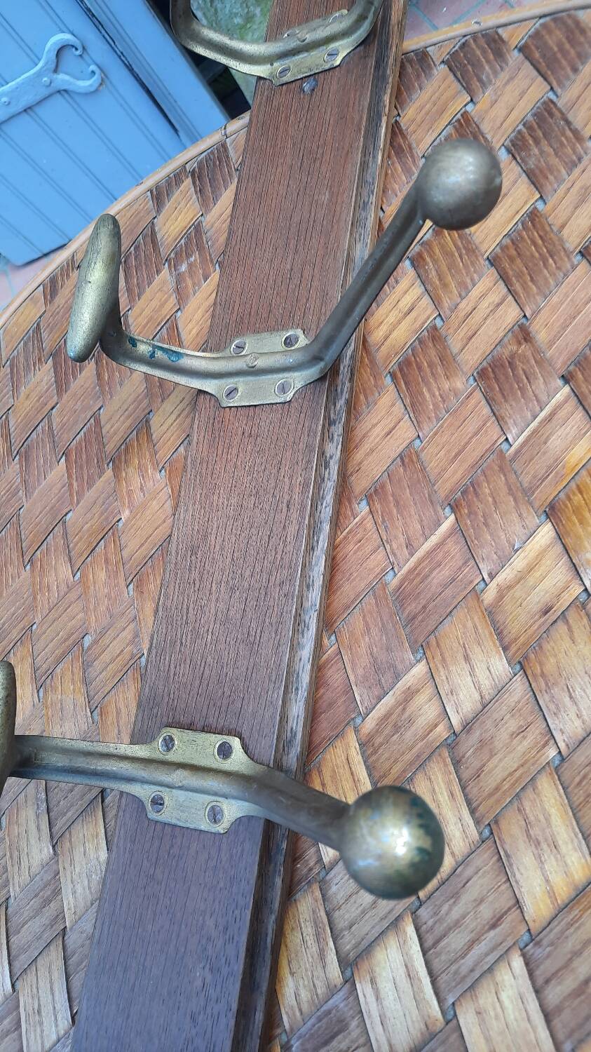 Wall coat rack with 5 hooks