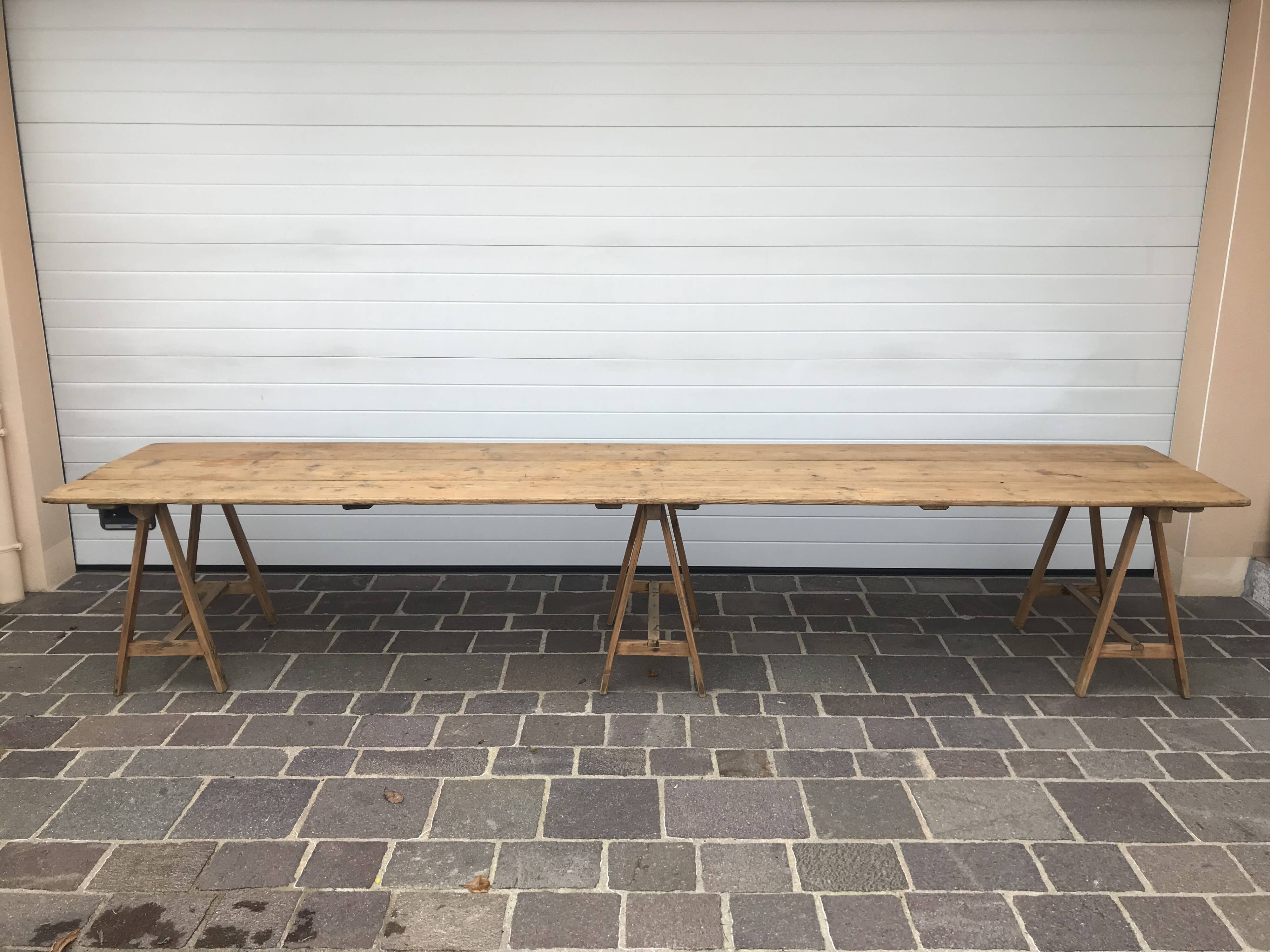 Winegrower's farm table