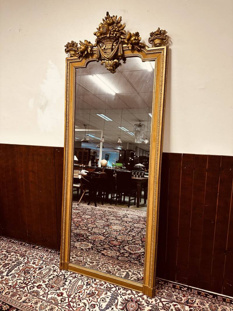 Antique English golden barock mirror mirror with large ornament