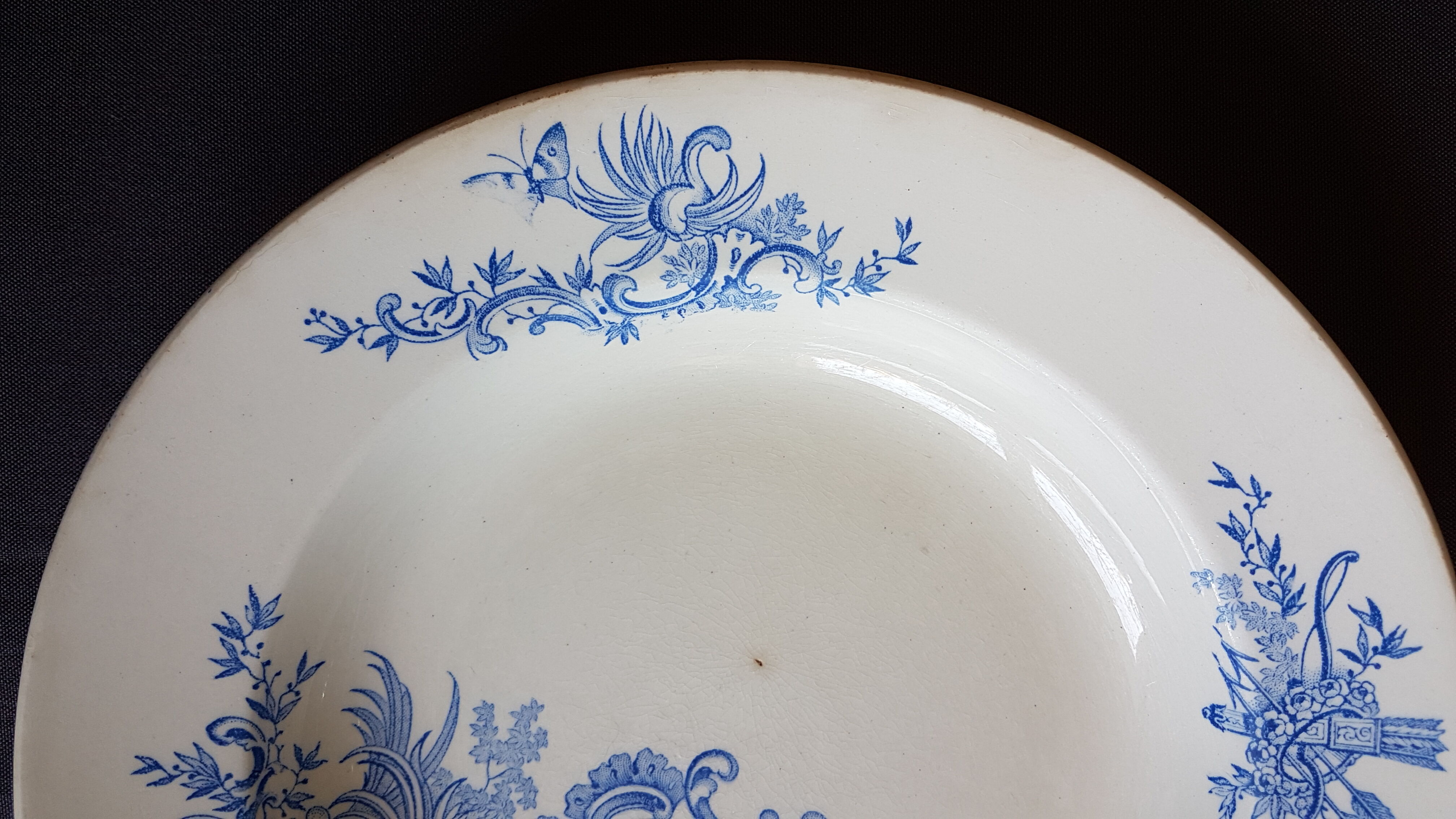 Hollow plate in earthenware decorated with flowers