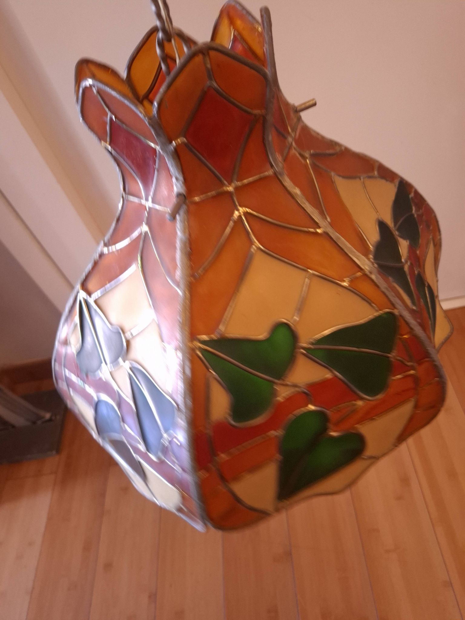 Tiffany-style stained glass pendant light