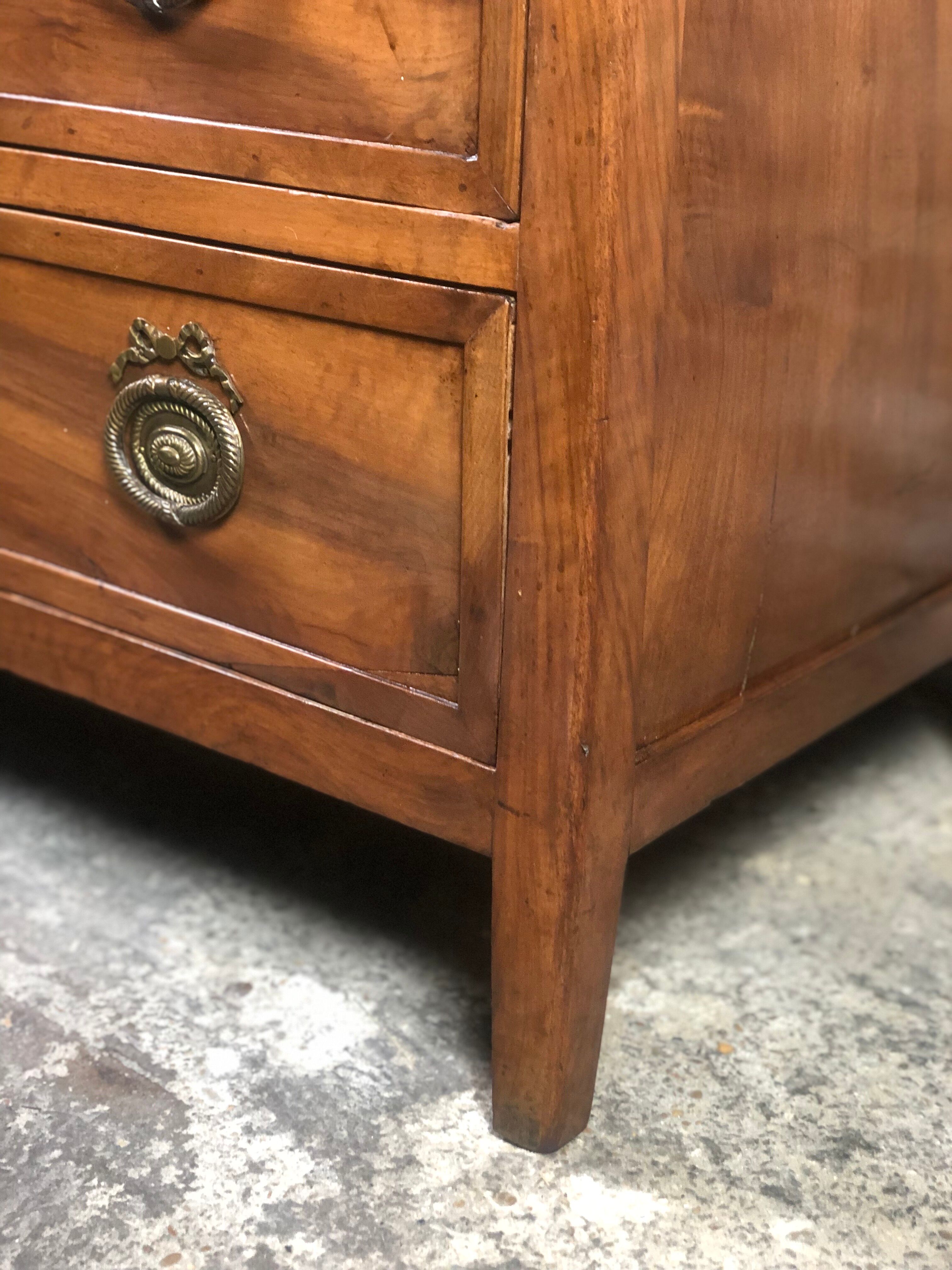 Commode époque Louis Philippe en noyer 3 tiroirs