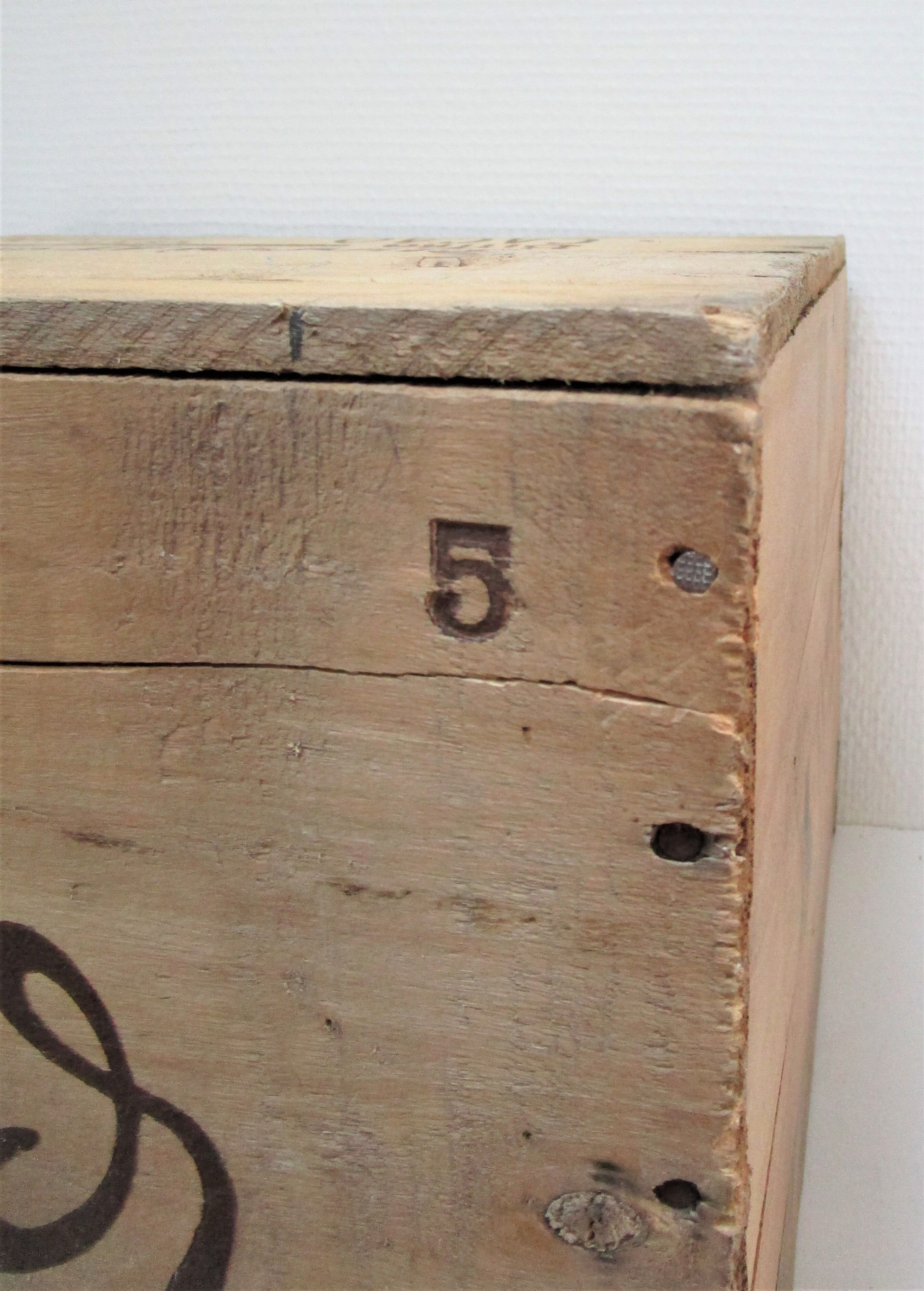 Vintage Skated Wood Case Suchard