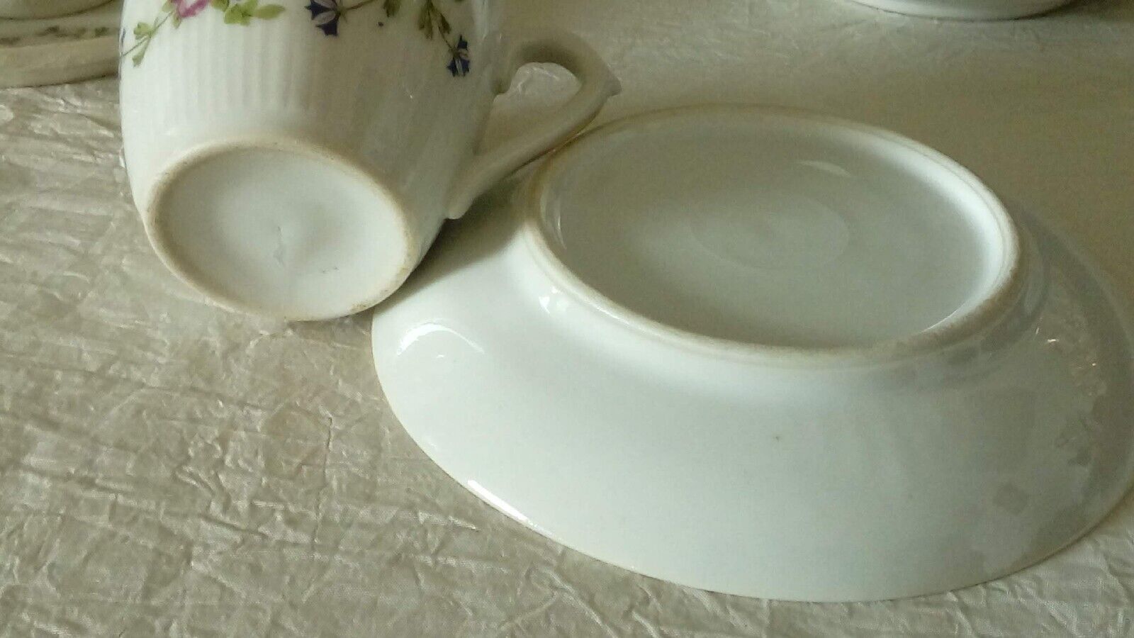 Tasses a cafe en porcelaine decor au barbeau