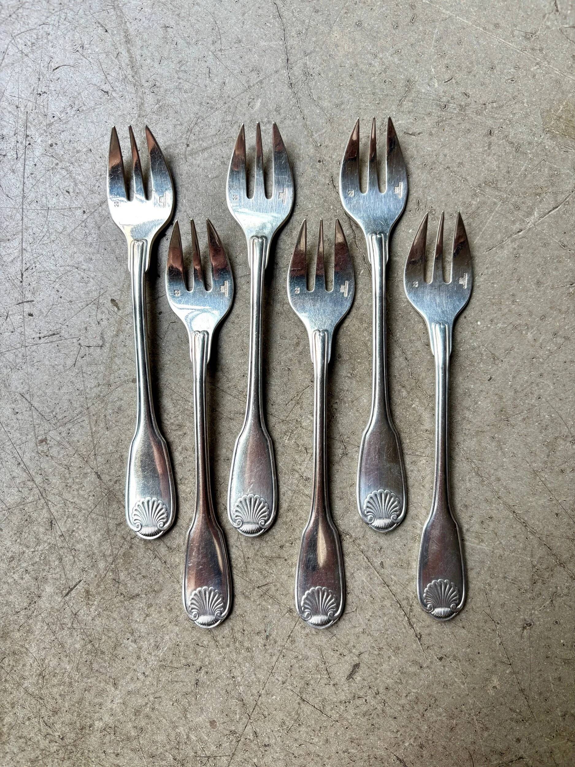 6 Christofle silver-plated oyster forks, shell design.