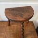 Tabouret de traite ancien style brutaliste tripode en bois tourné