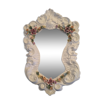 Miroir en porcelaine figurant des fleurs, signé "Bassano"