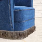 Années 1960, fauteuil relax danois à dossier haut, état d'origine, meuble en velours bleu.