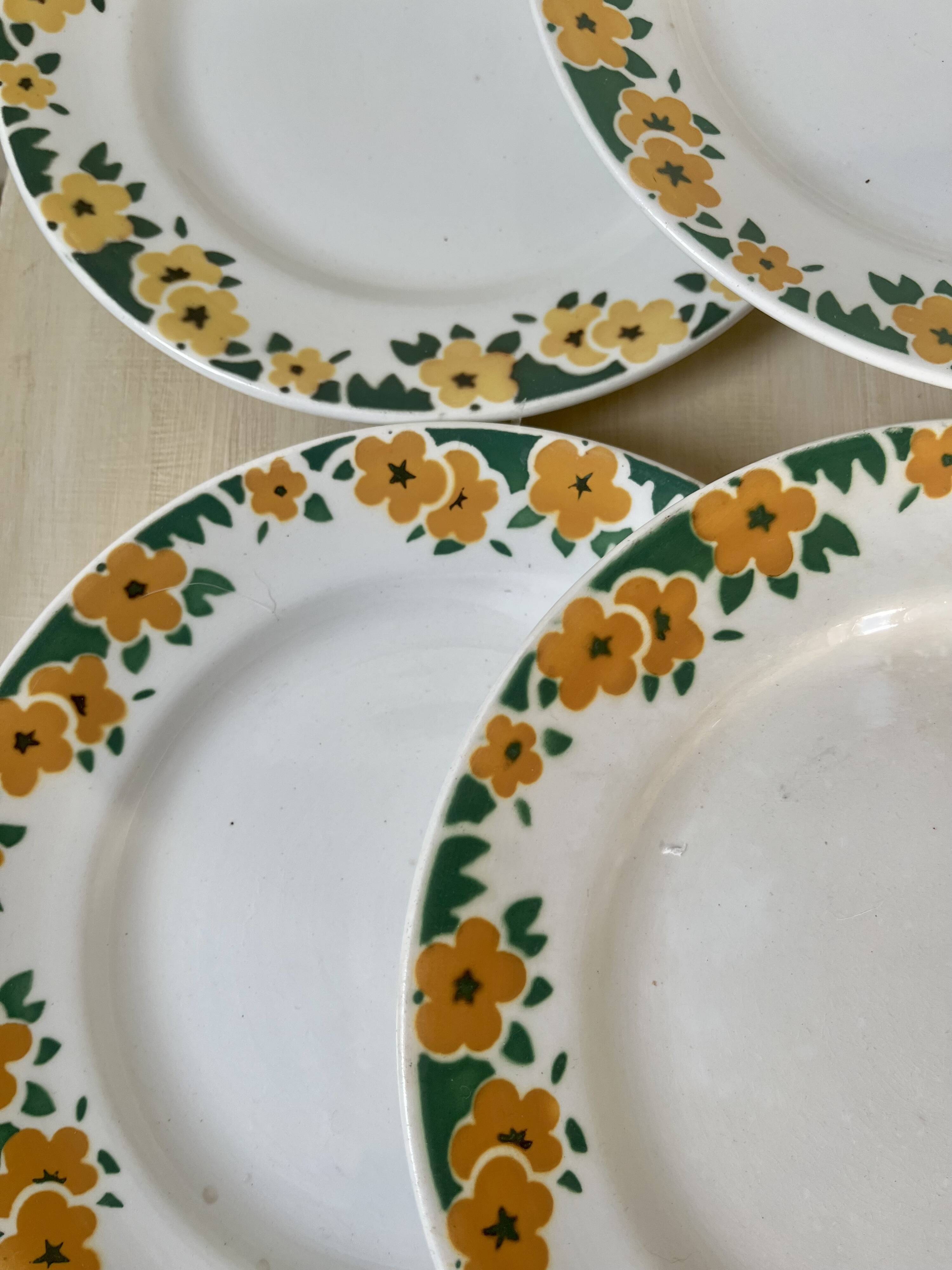 Set of 6 vintage buttercup model plates from Sarreguemines