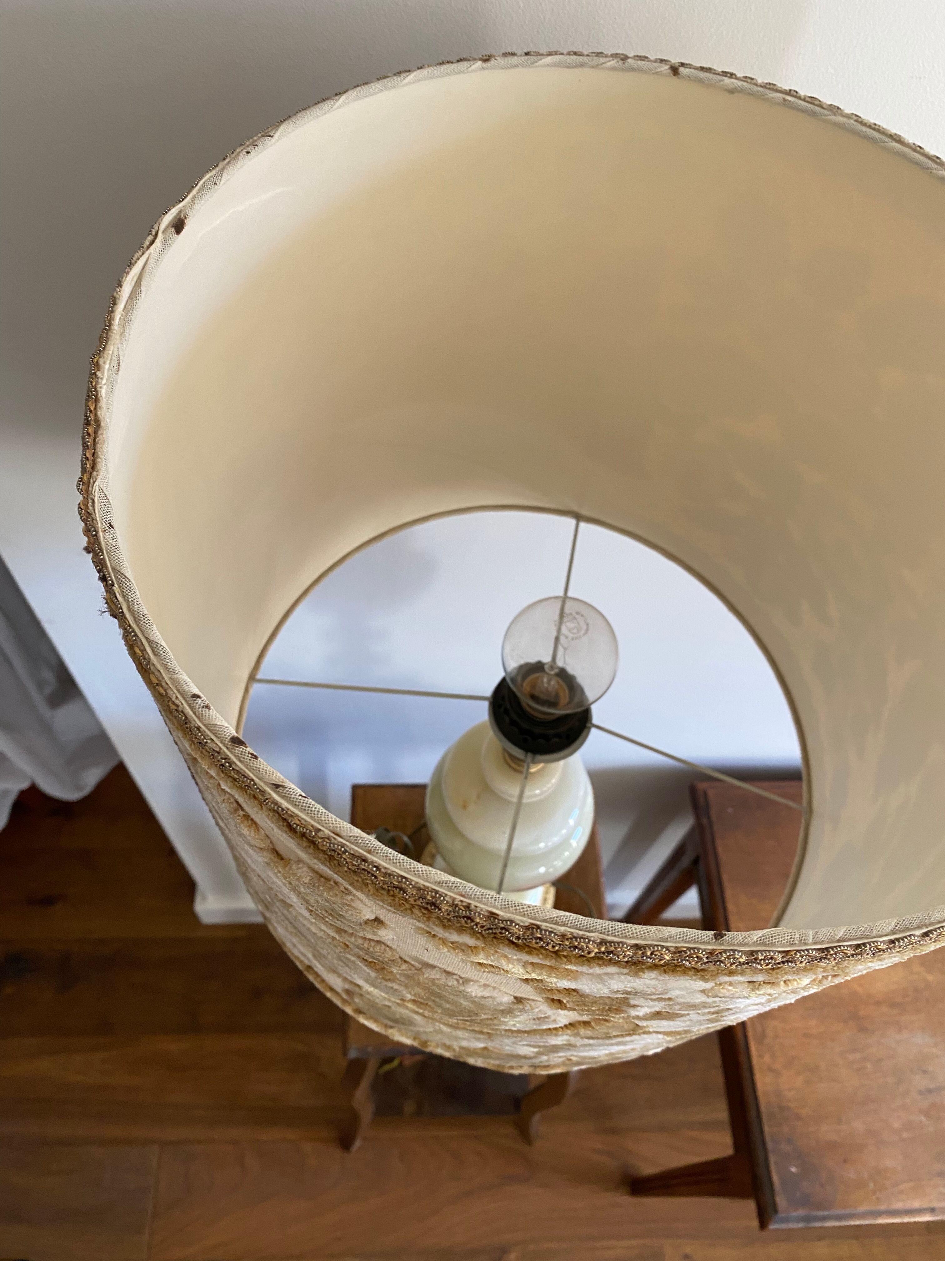 Antique table lamp in marble and tapestry