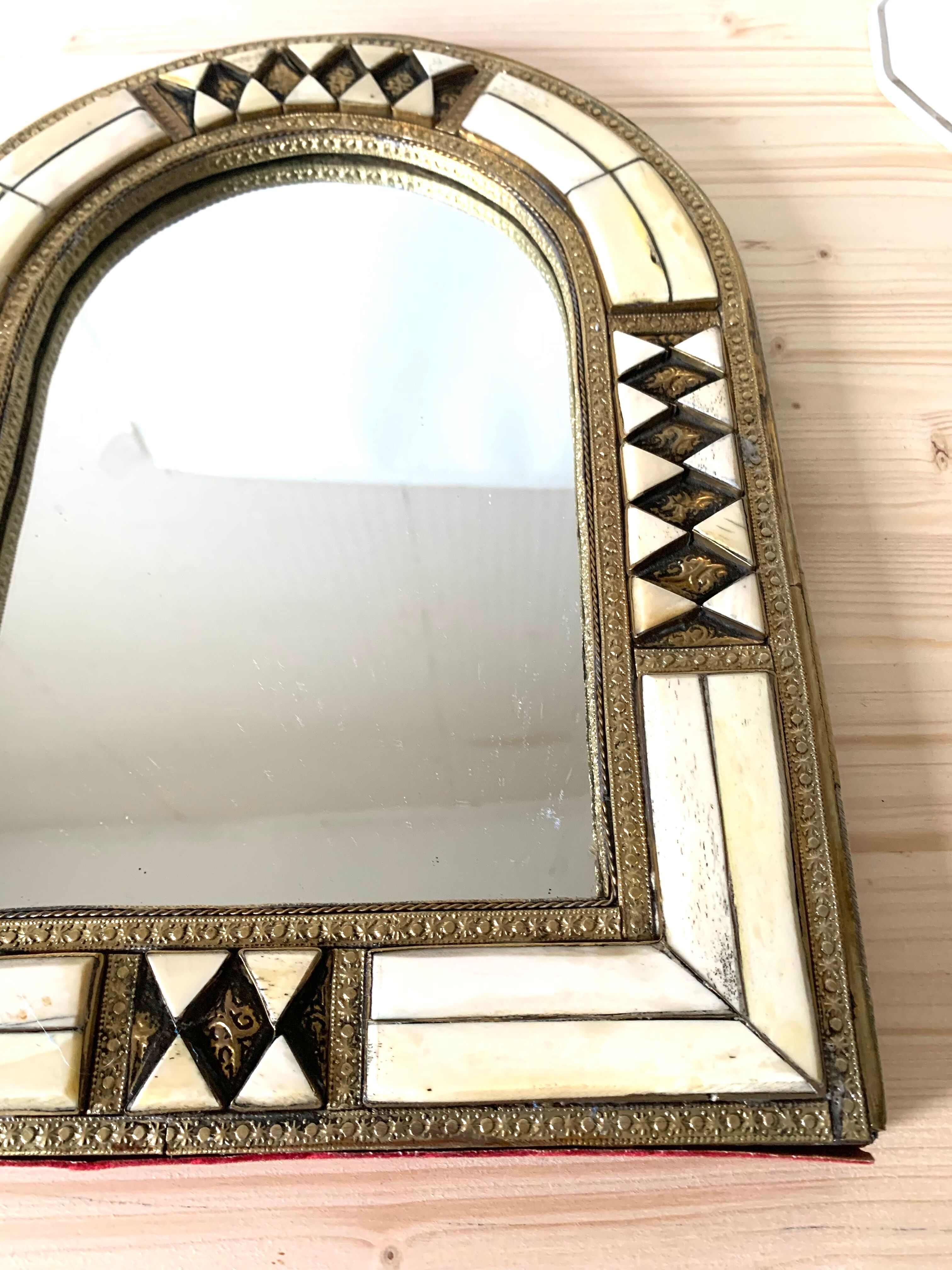 Ethnic mirror