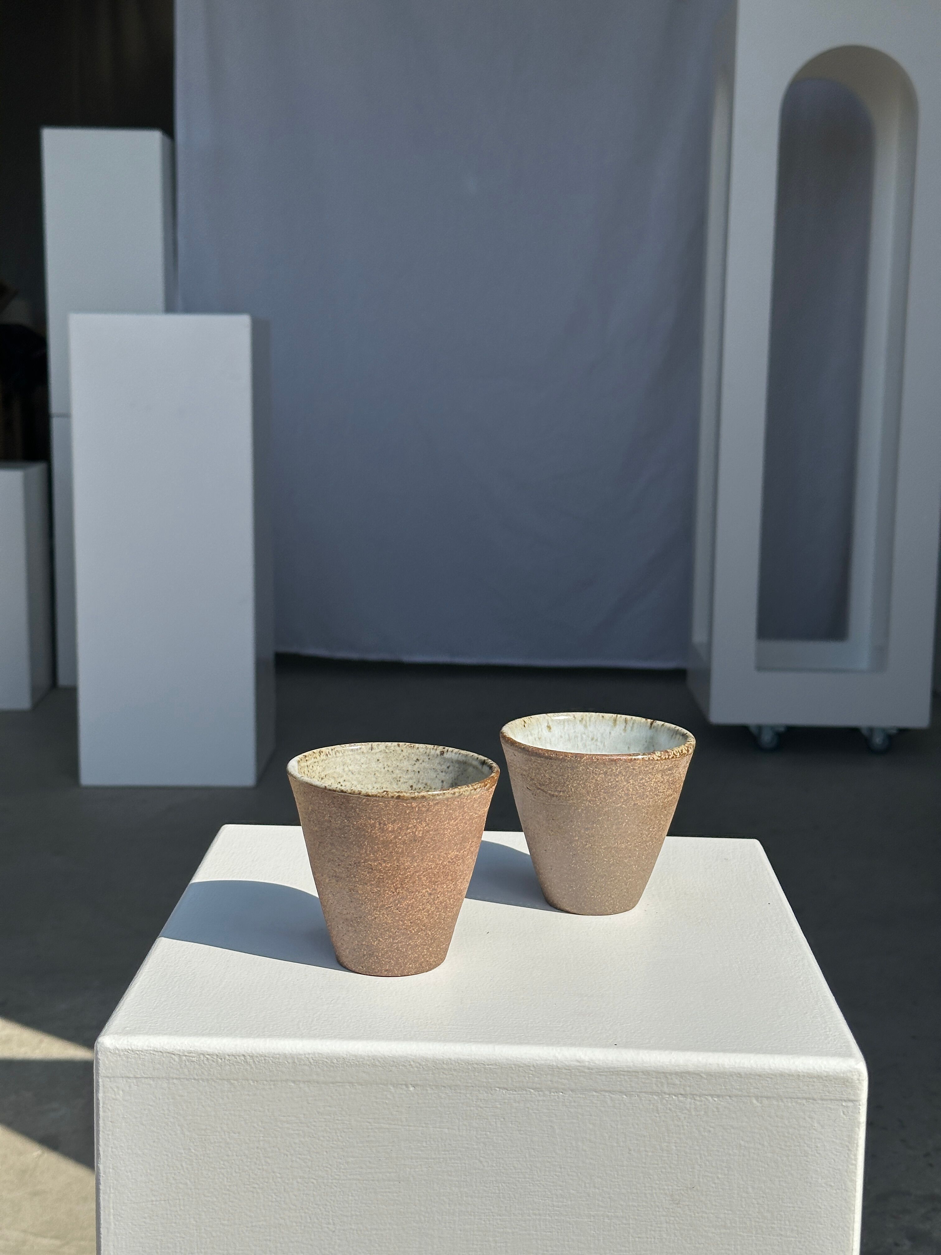 Lot de 2 tasses en céramique indonésienne (mat brun)