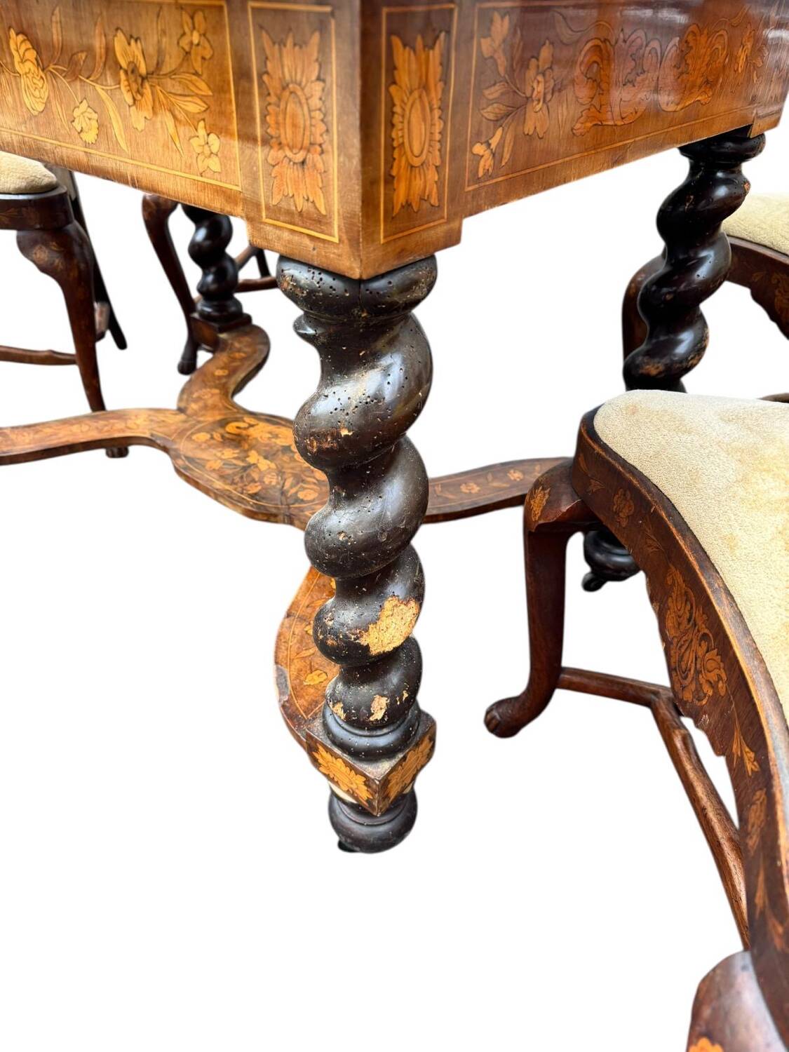 Dutch salon 1900, table and 4 chairs in marquetry stamped IDRAC.