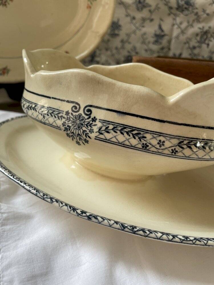 Sauceboat on a wrought iron base from Salins.