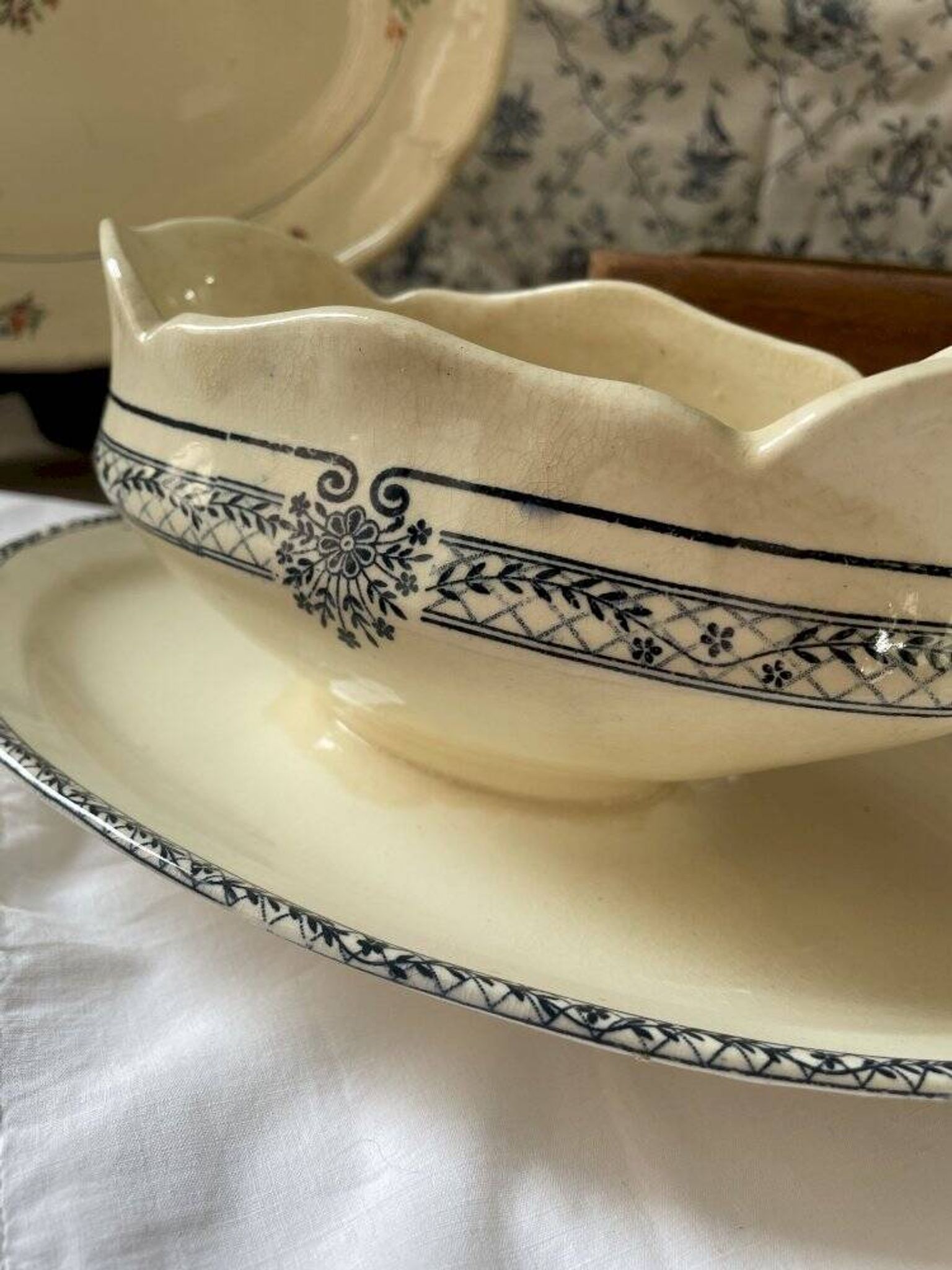 Sauceboat on a wrought iron base from Salins.
