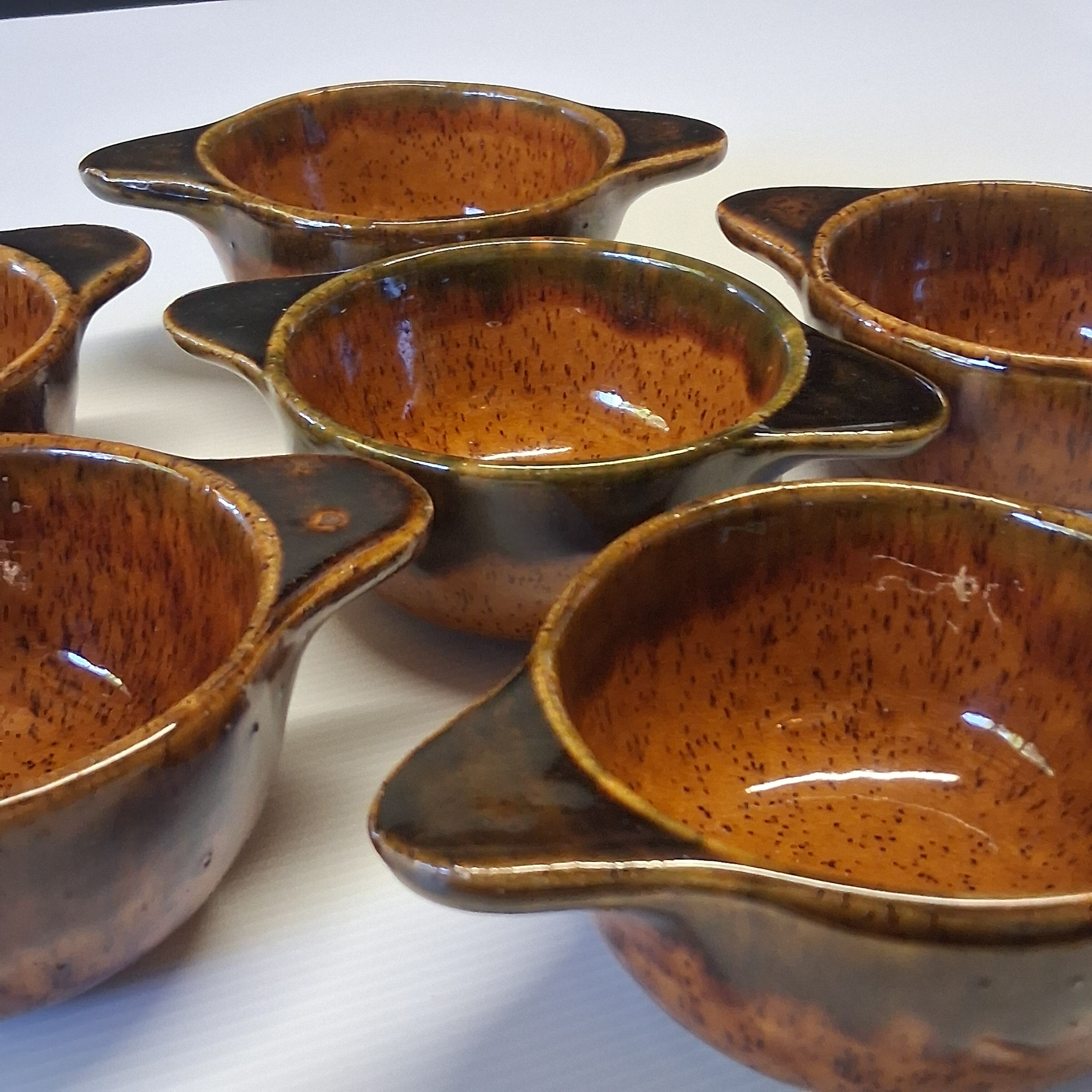 Set of 6 ear bowls in stoneware in very good condition.