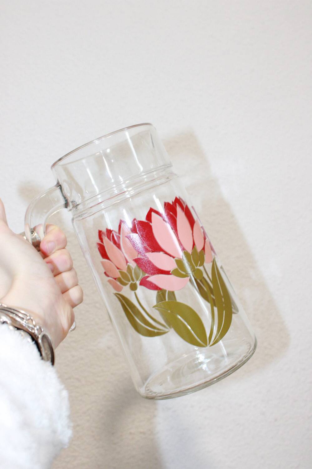 Vintage glass jug / carafe with magnolia decoration - 1970s