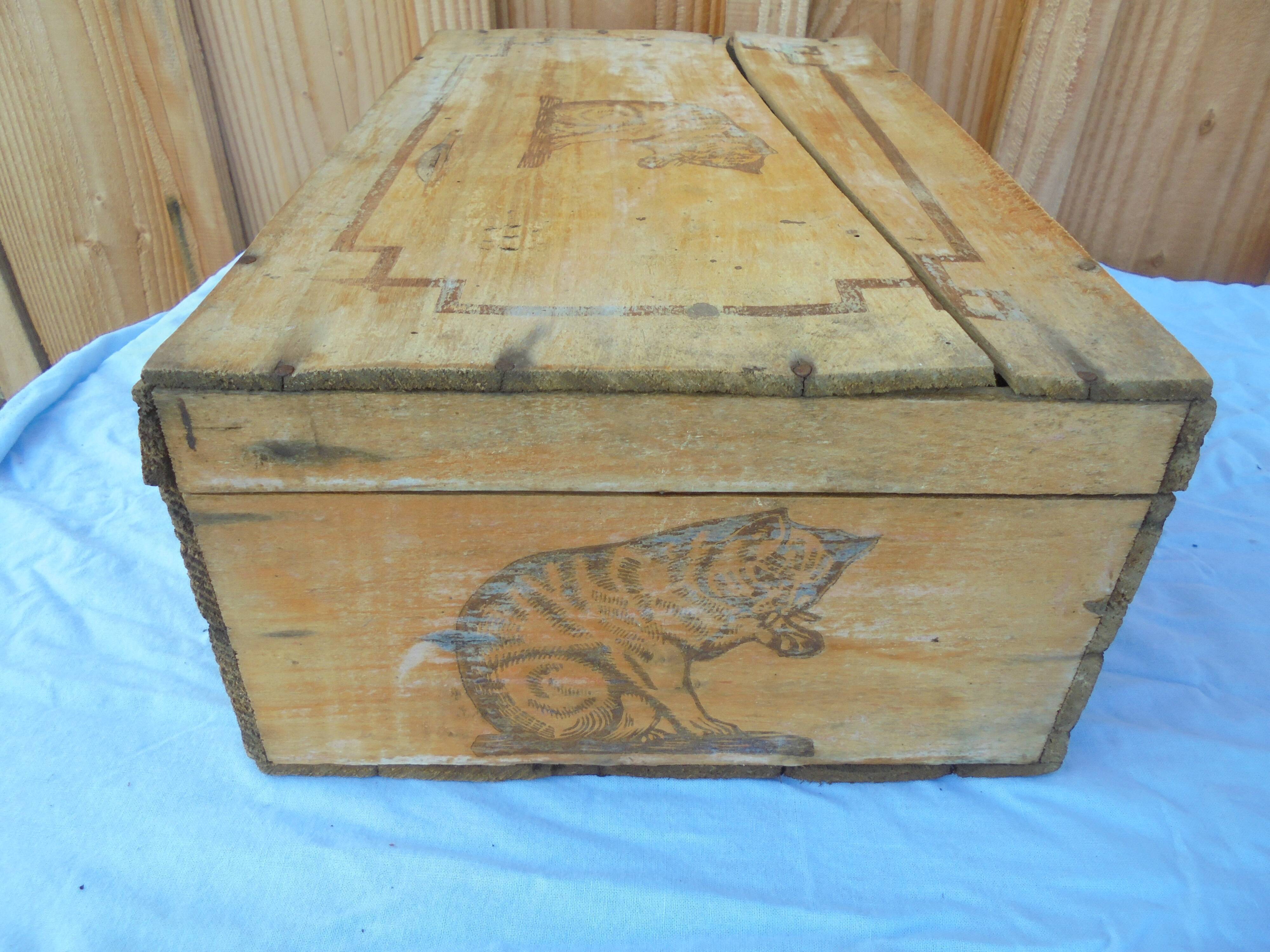 Wooden Crate Starch with cat Hoffmann
