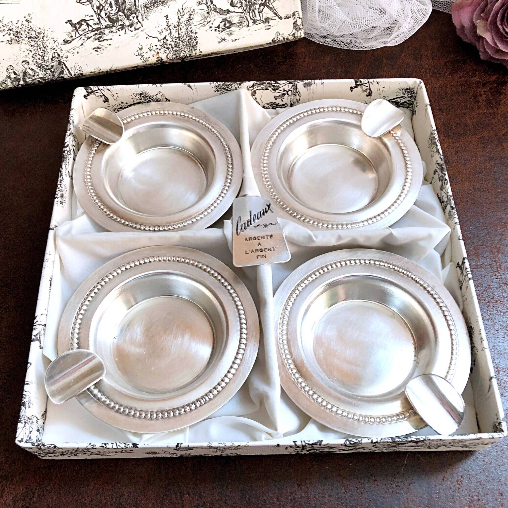Box of 4 individual silver ashtrays in fine silver France