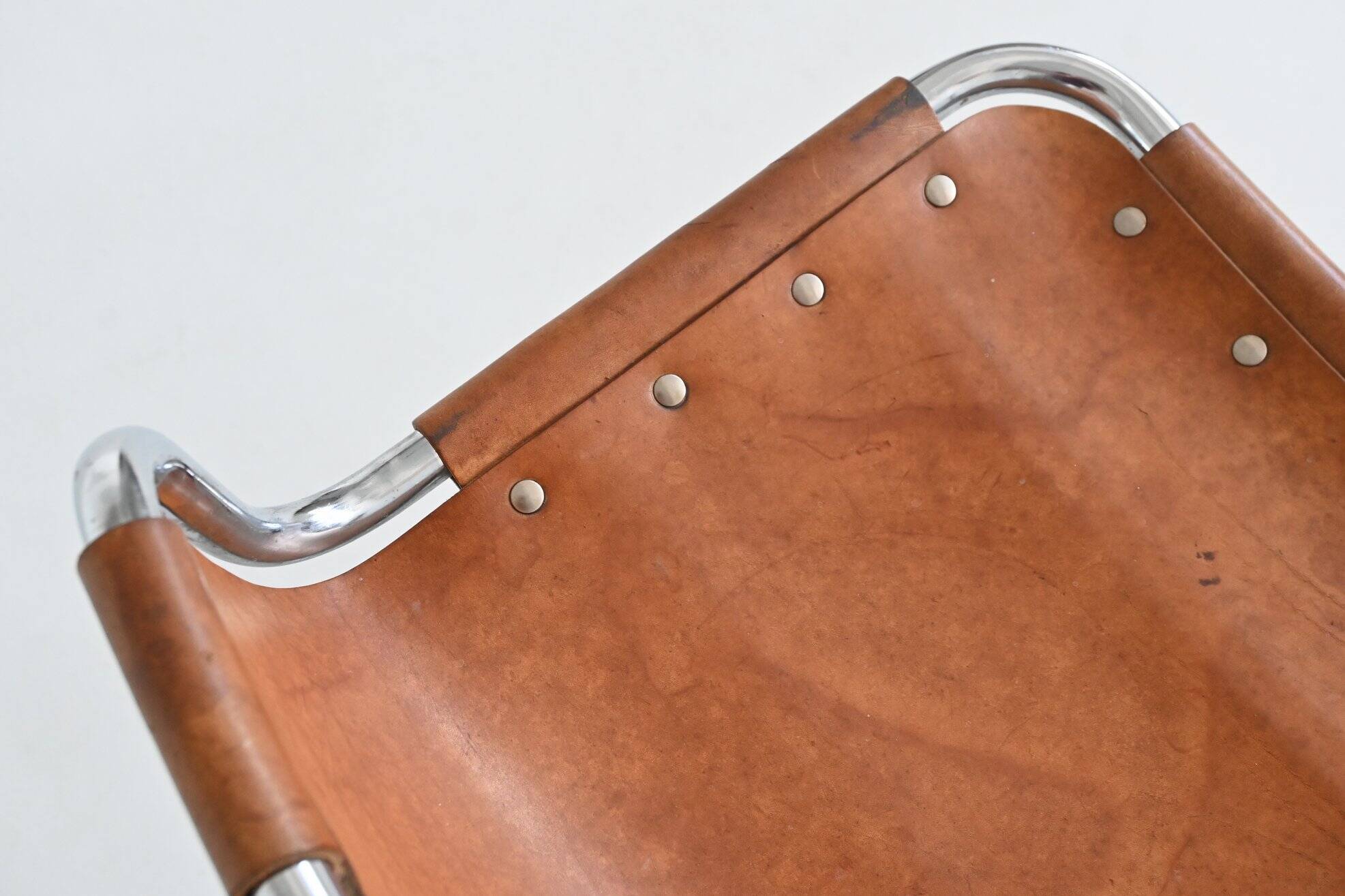 Tabourets de bar en cuir Charlotte Perriand Station de ski des Arcs France 1960